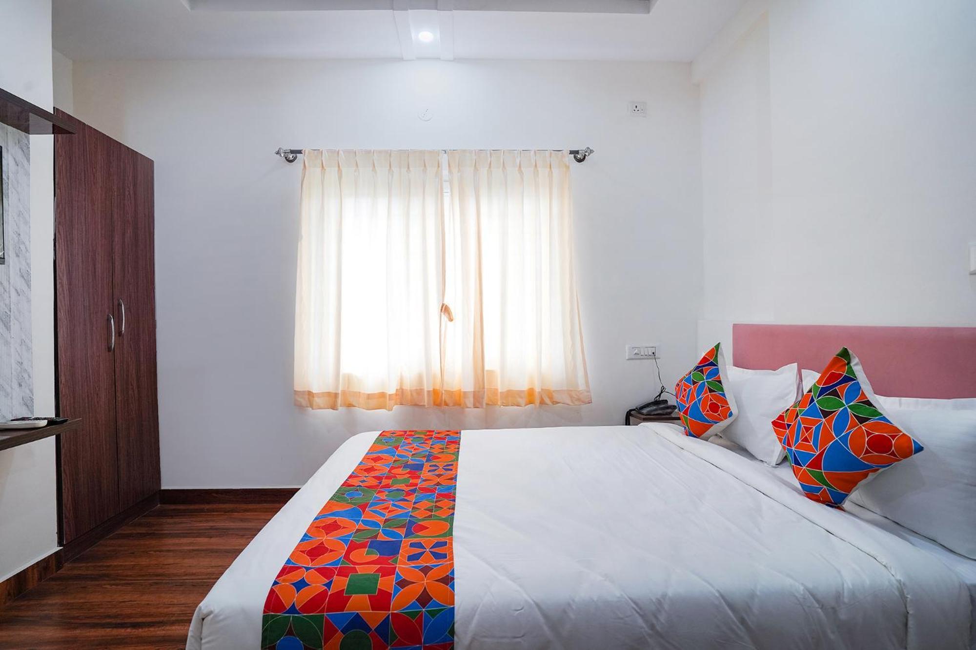 Fabhotel Hsr Gateway Hotel 3*