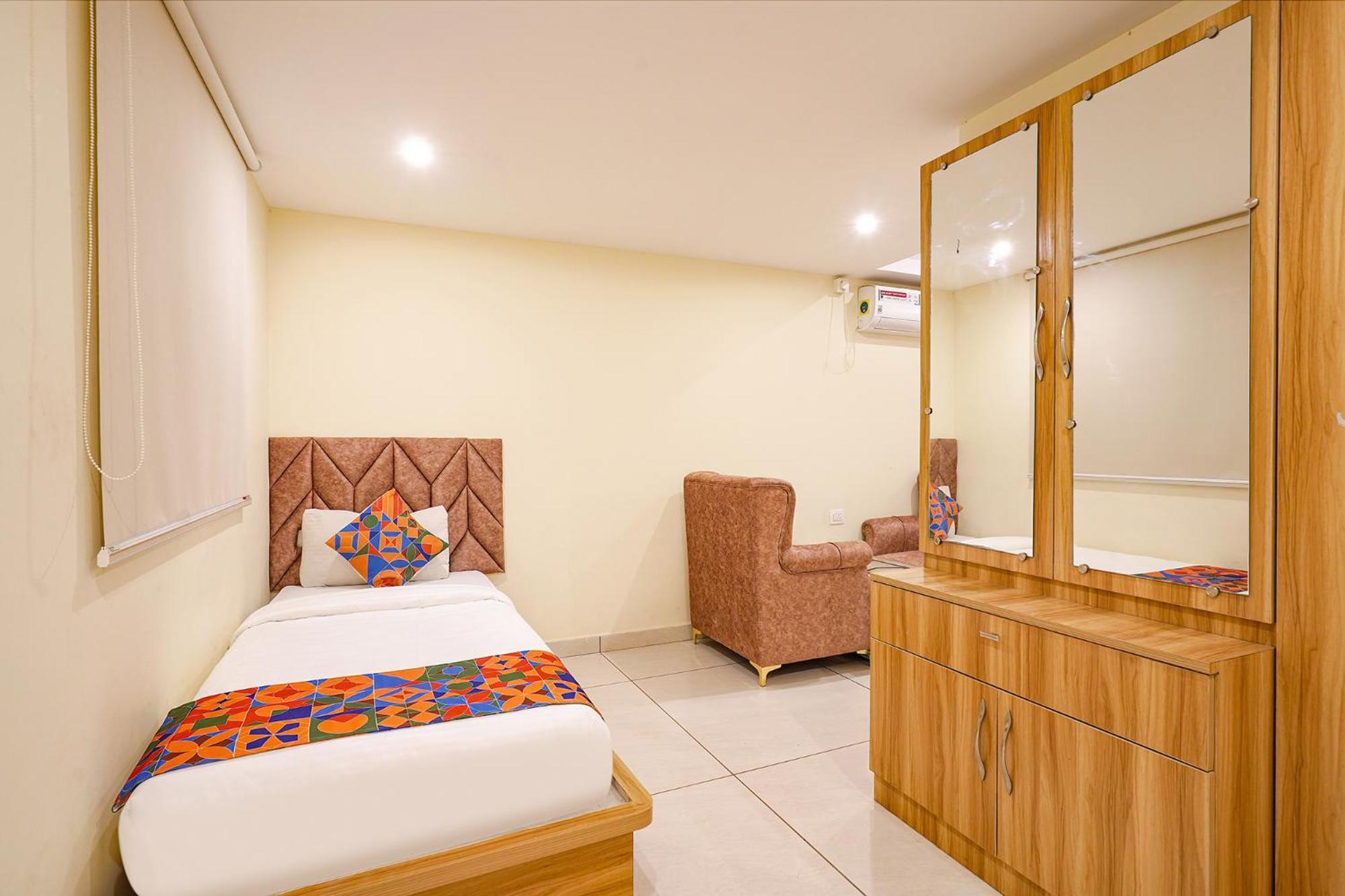 Hotel Fabhotel Sai Luxury Comforts