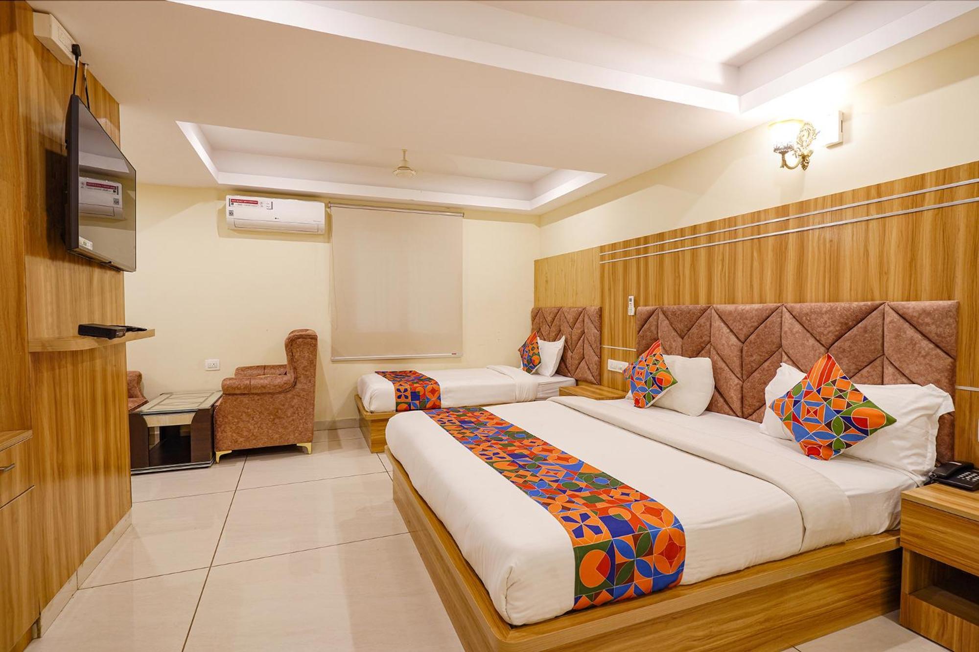 Fabhotel Sai Luxury Comforts Hotel *