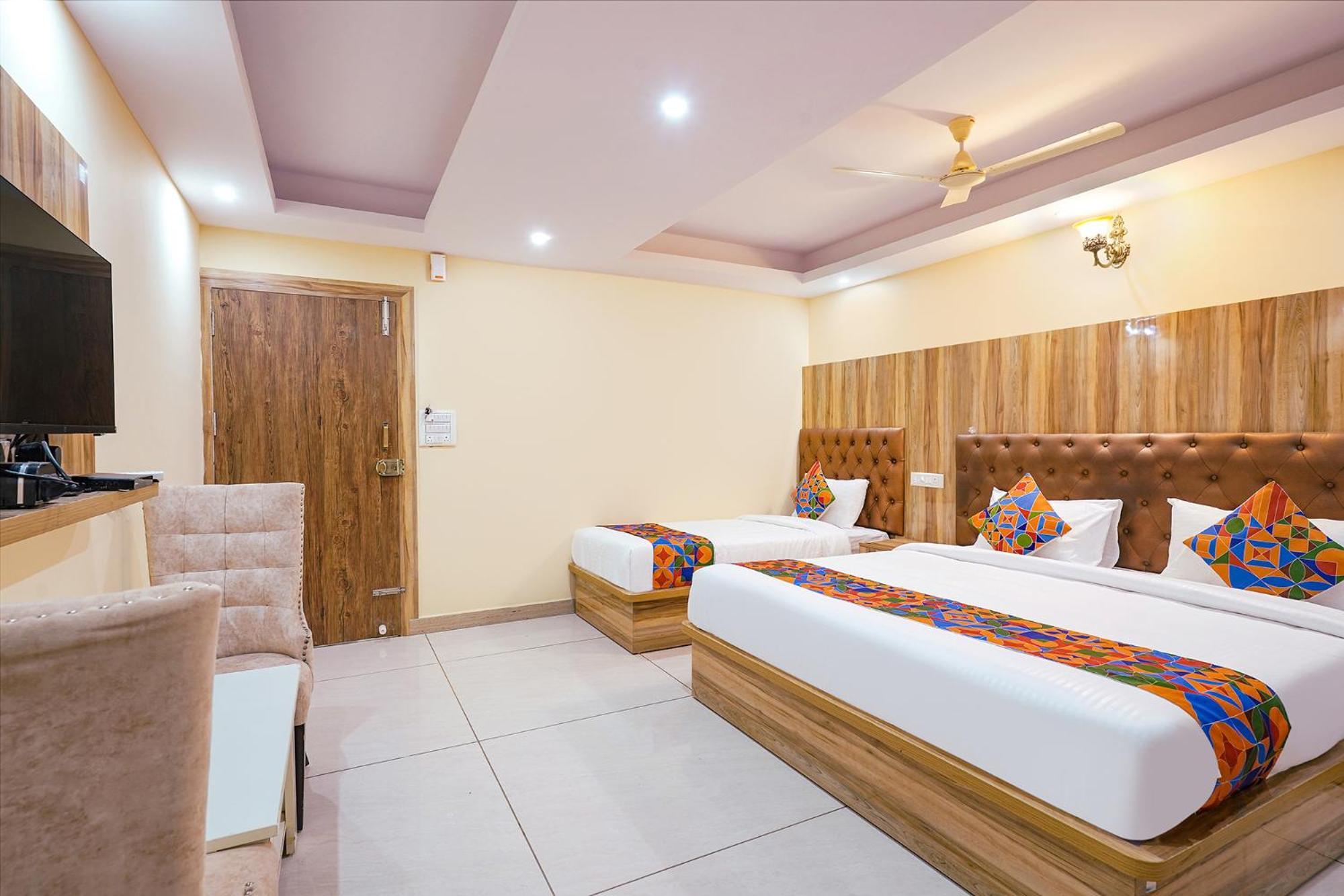 Fabhotel Sai Luxury Comforts *