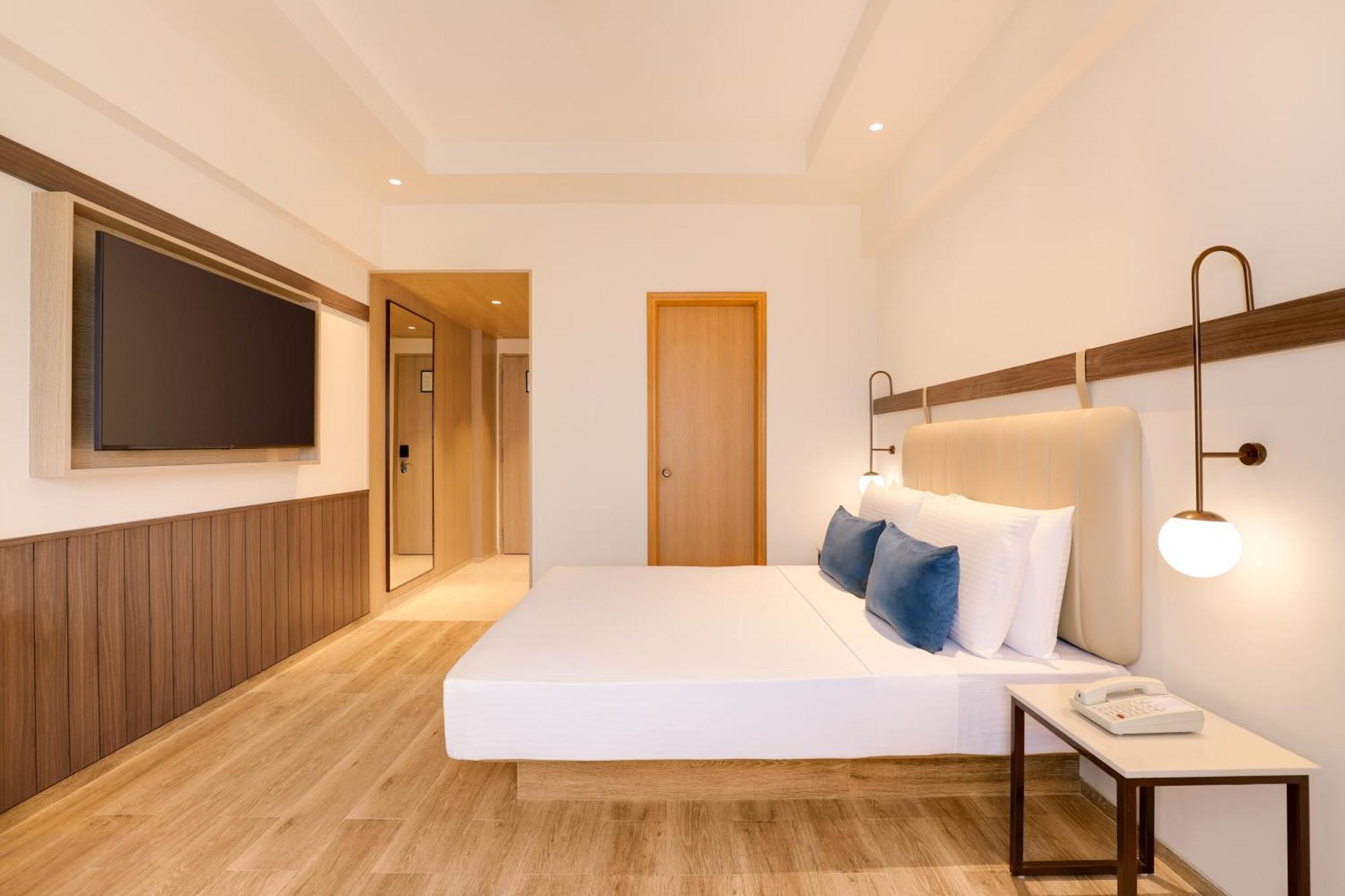 Hotel Lemon Tree Premier, Ulsoor Lake, Bangalore