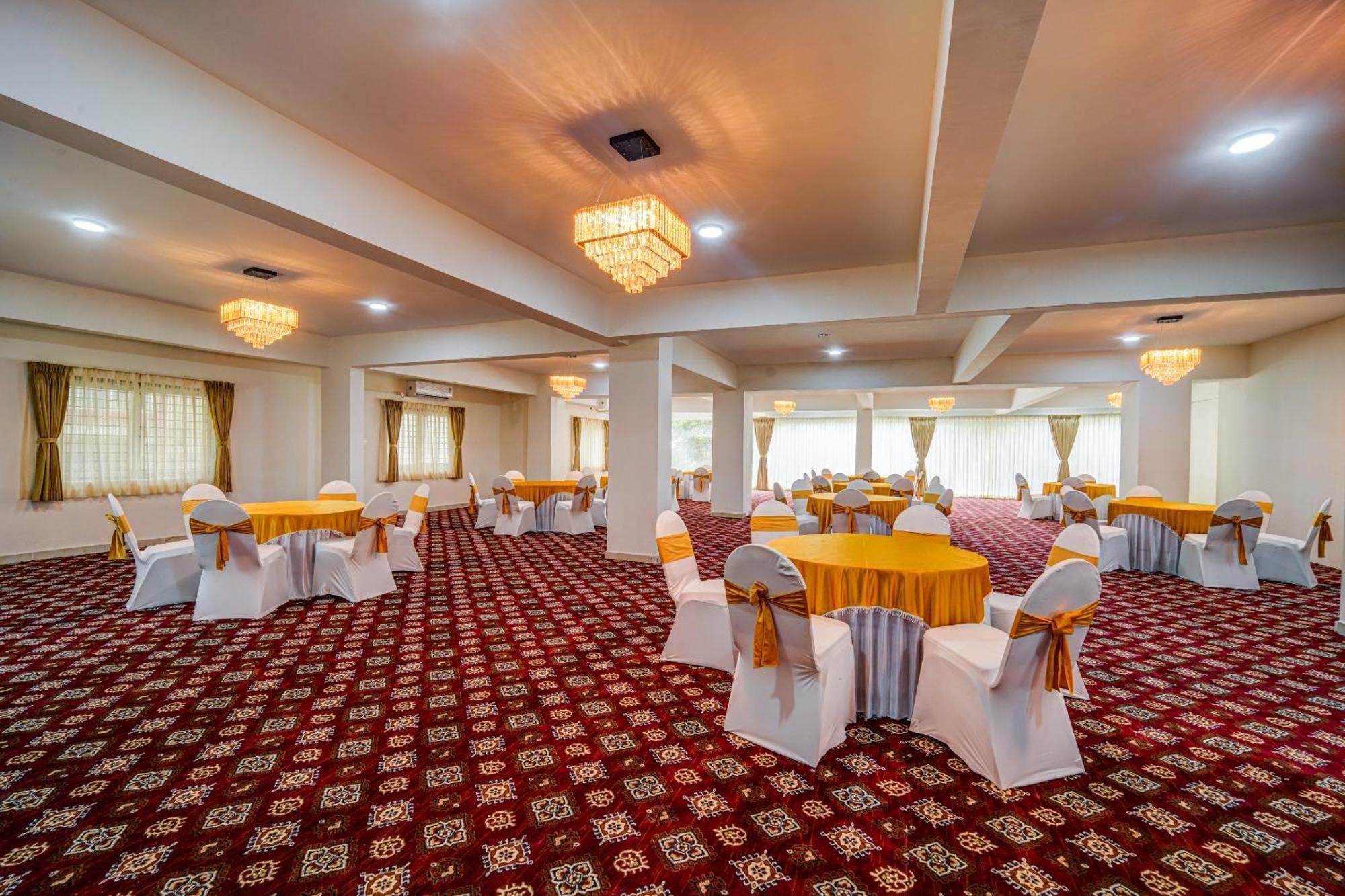 Hotel The Emerald 3*