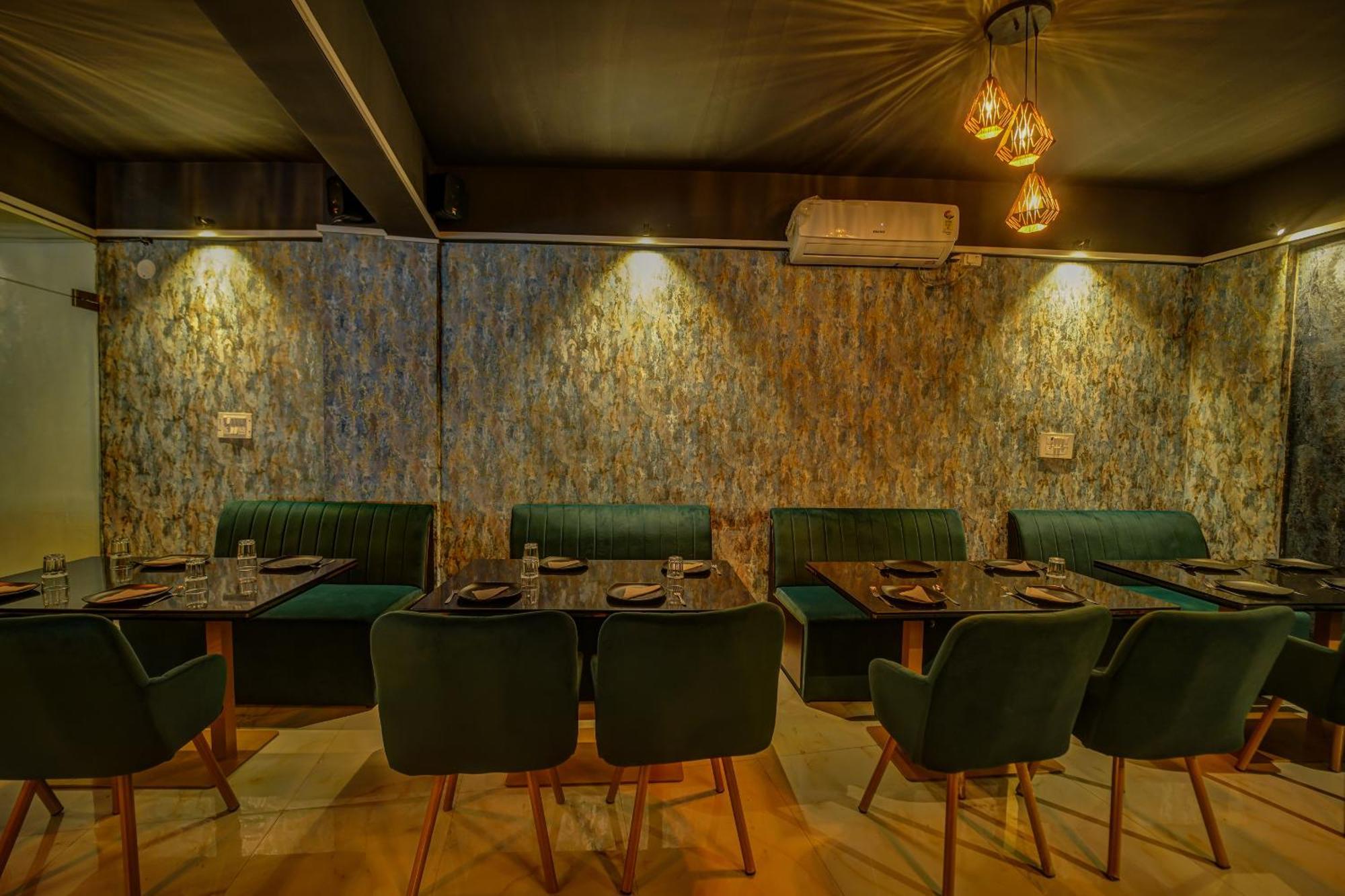 Hotel The Emerald 3*