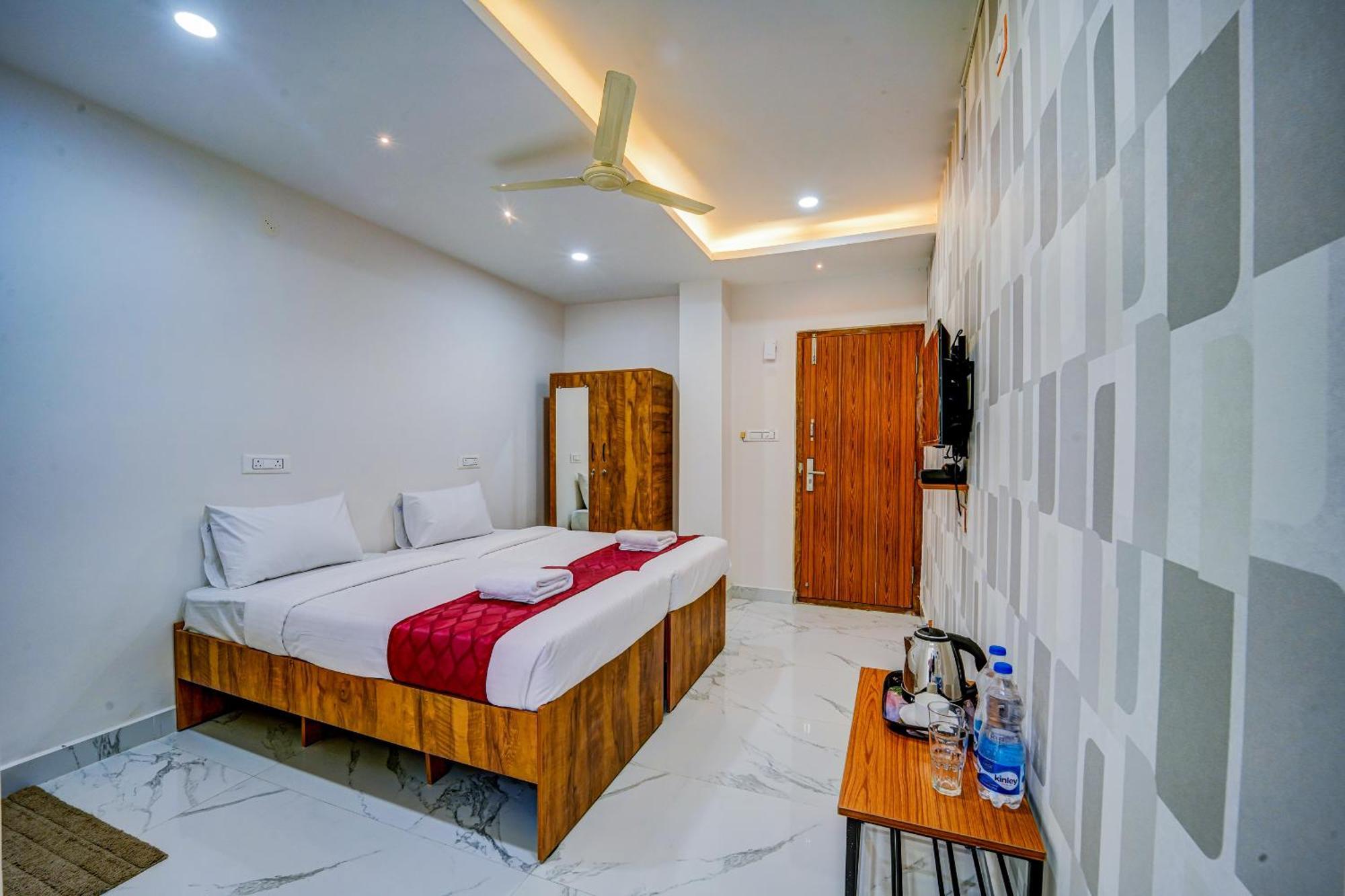 Hotel The Emerald Bangalore
