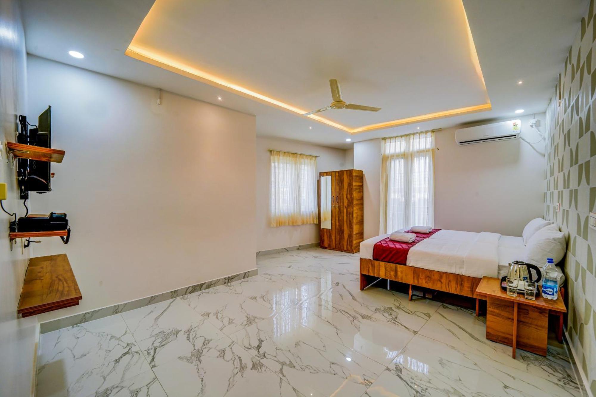 Hotel The Emerald Bangalore