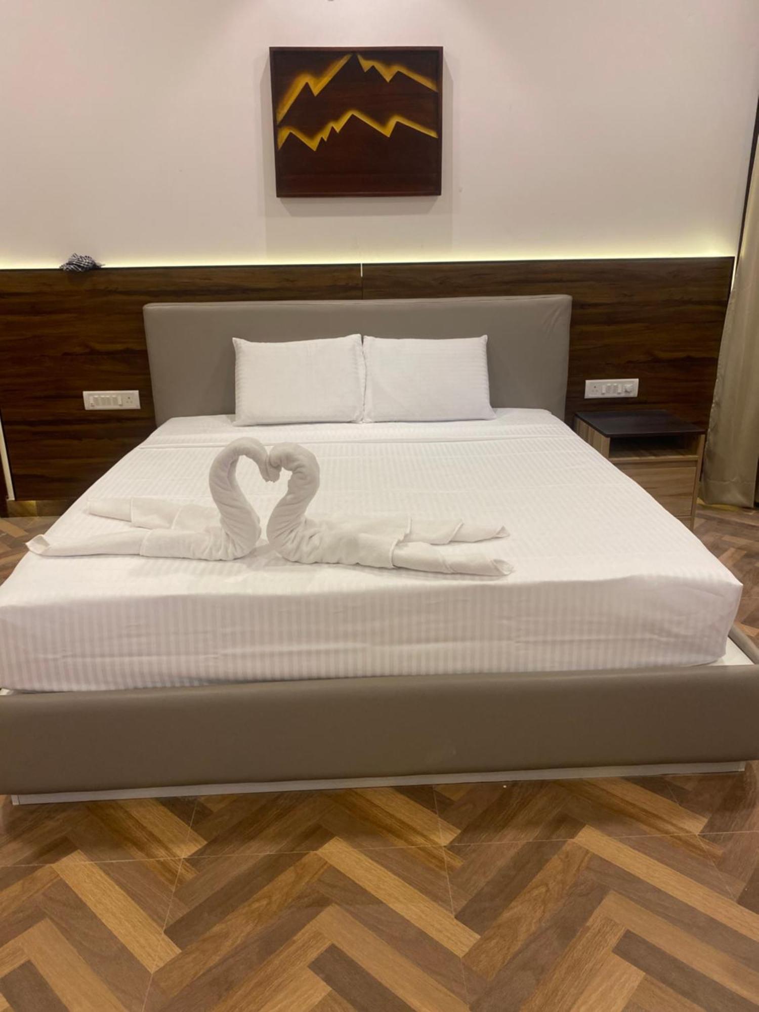 Easynest Bharathi Hotel Bangalore