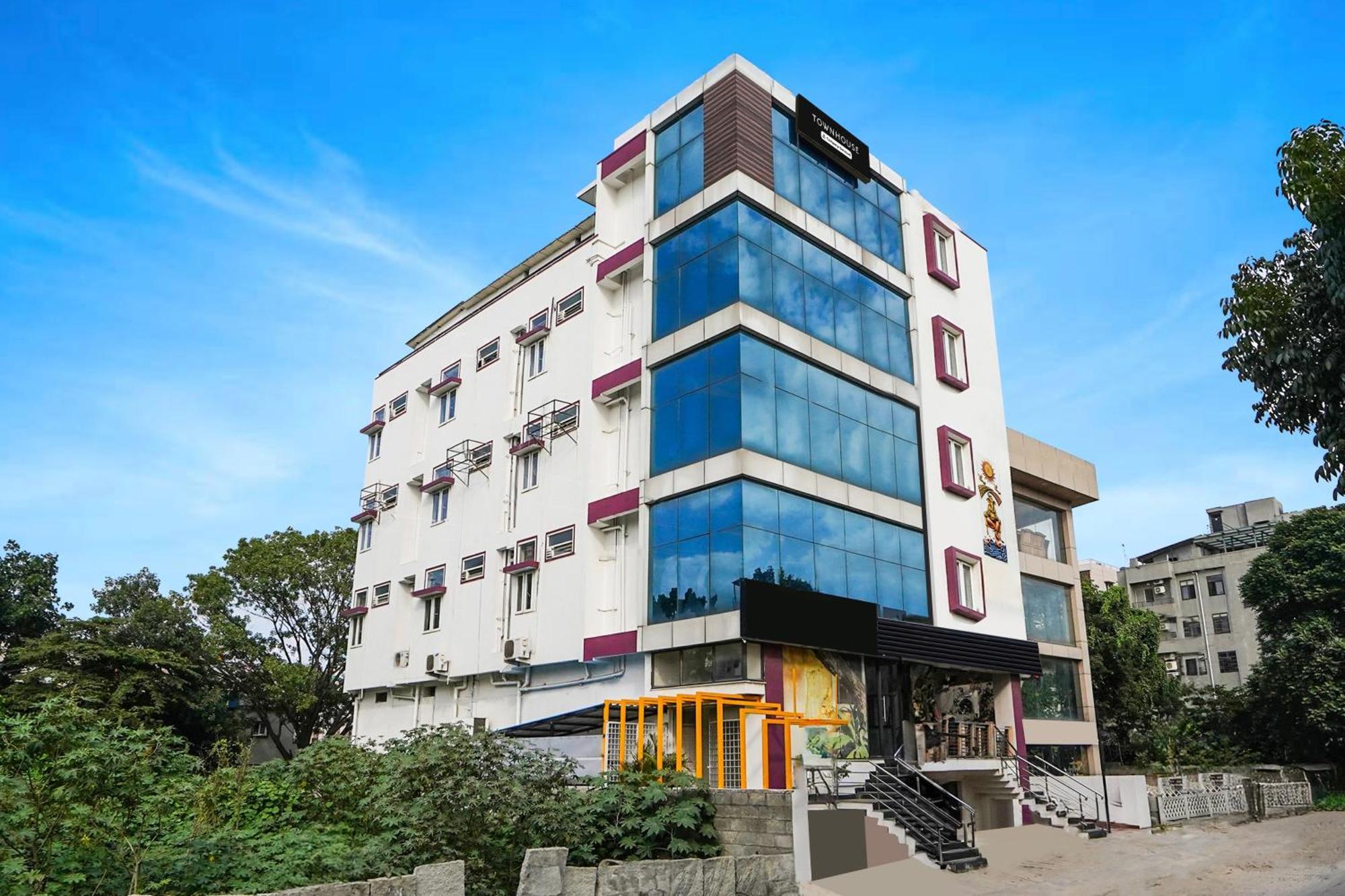 Townhouse Hbr Layout Hotel 4*