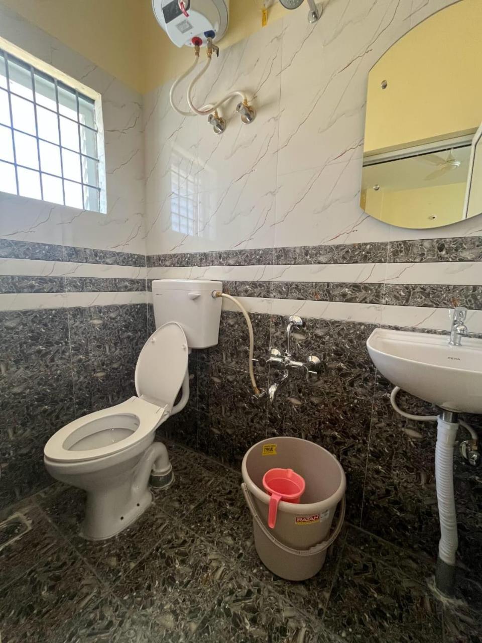 Hotel Sri Sai Sarovara In 3*