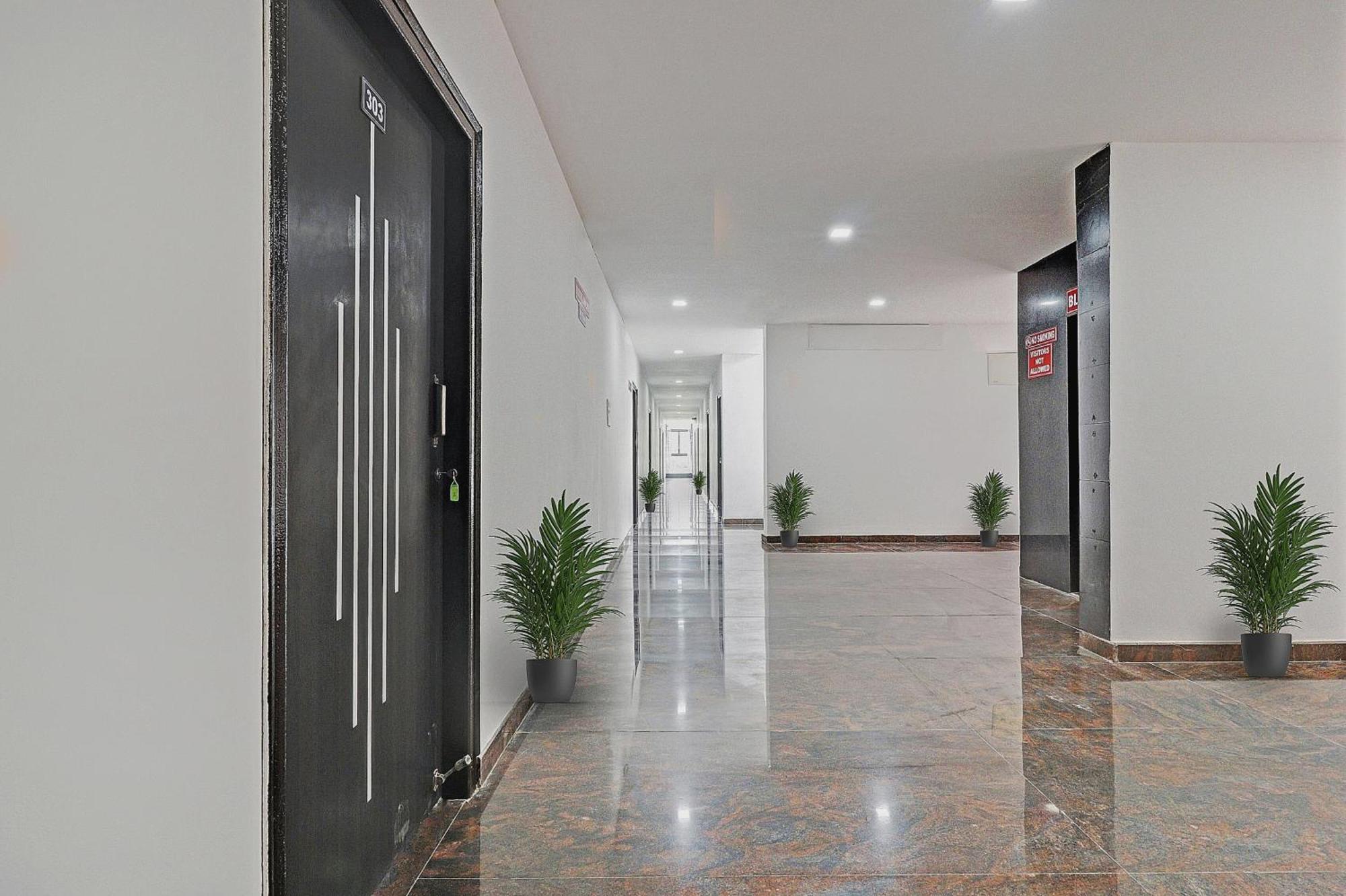 The Blooms Hotel 3*