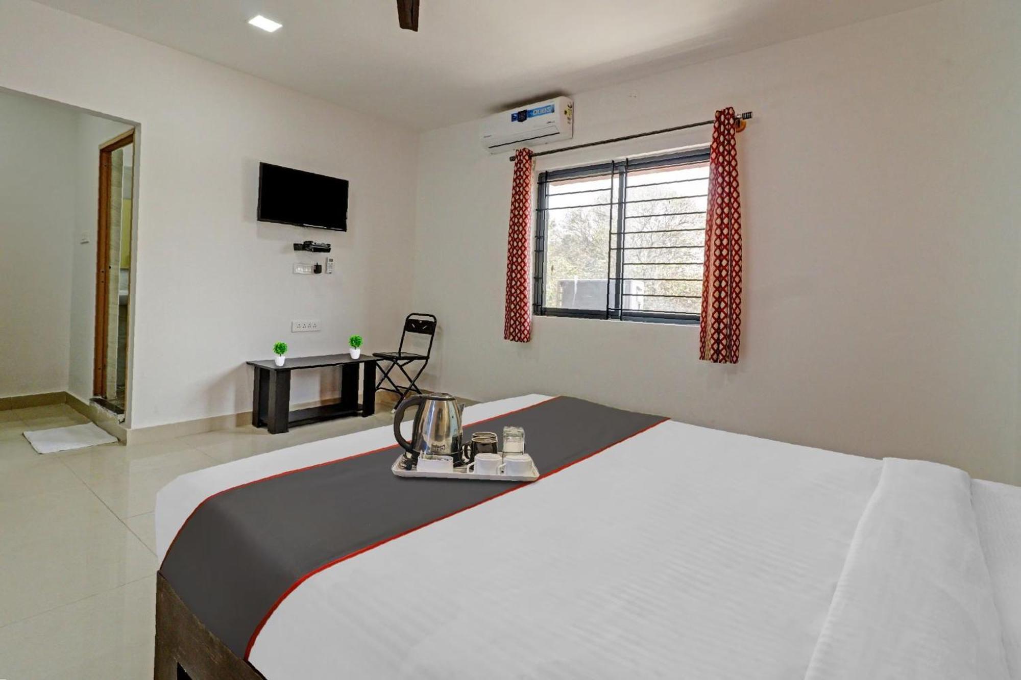 Hotel The Blooms Bangalore