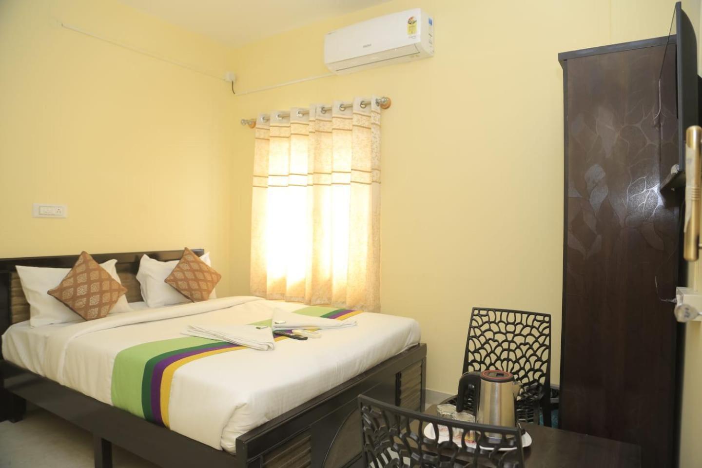 Hotel Sri Sai Sarovara In Bangalore