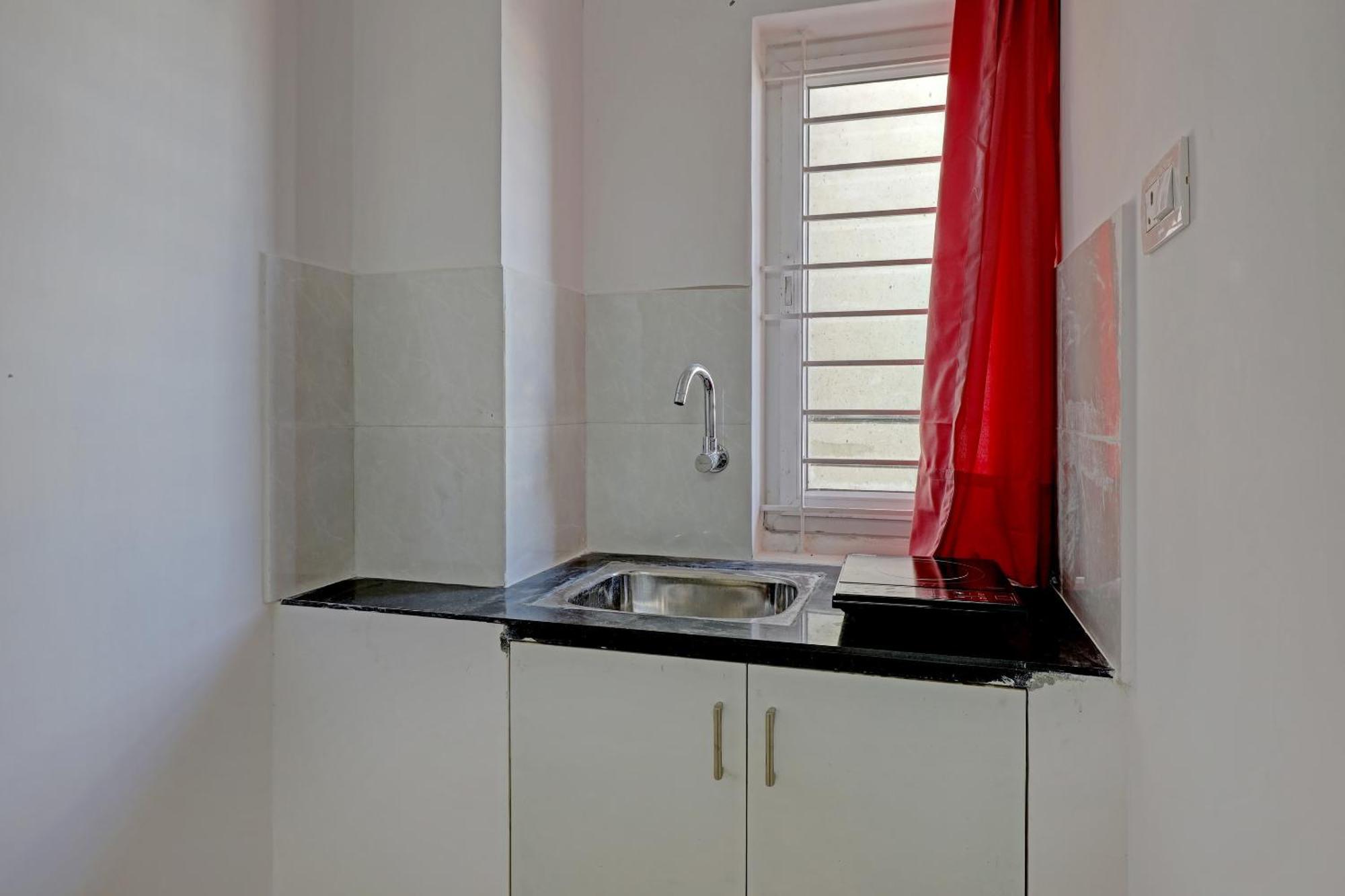 O Compact Kr Puram Near Phoenix Marketcity Guest house 3*