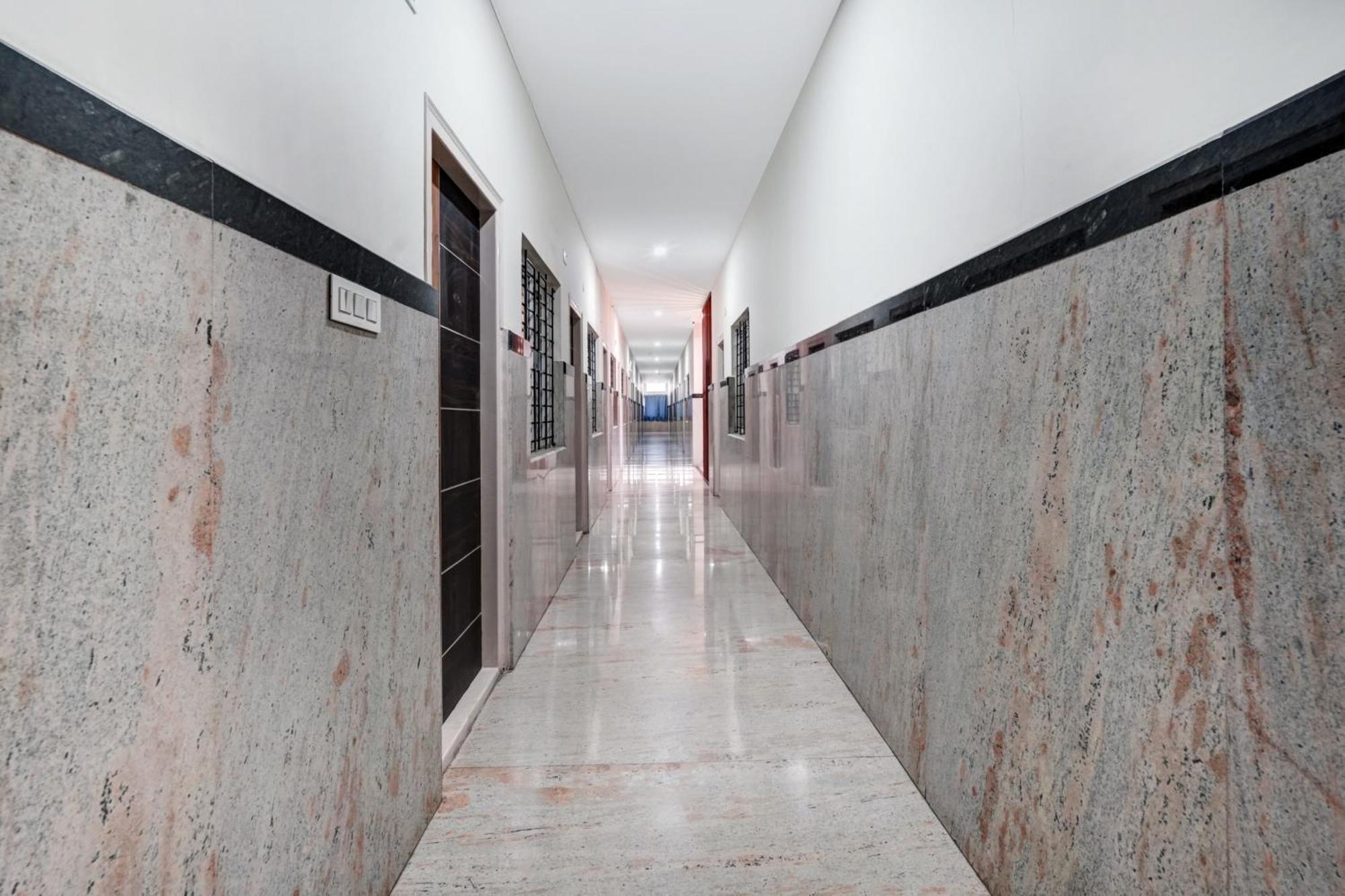 O Sri Balaji Comforts Hotel 4*