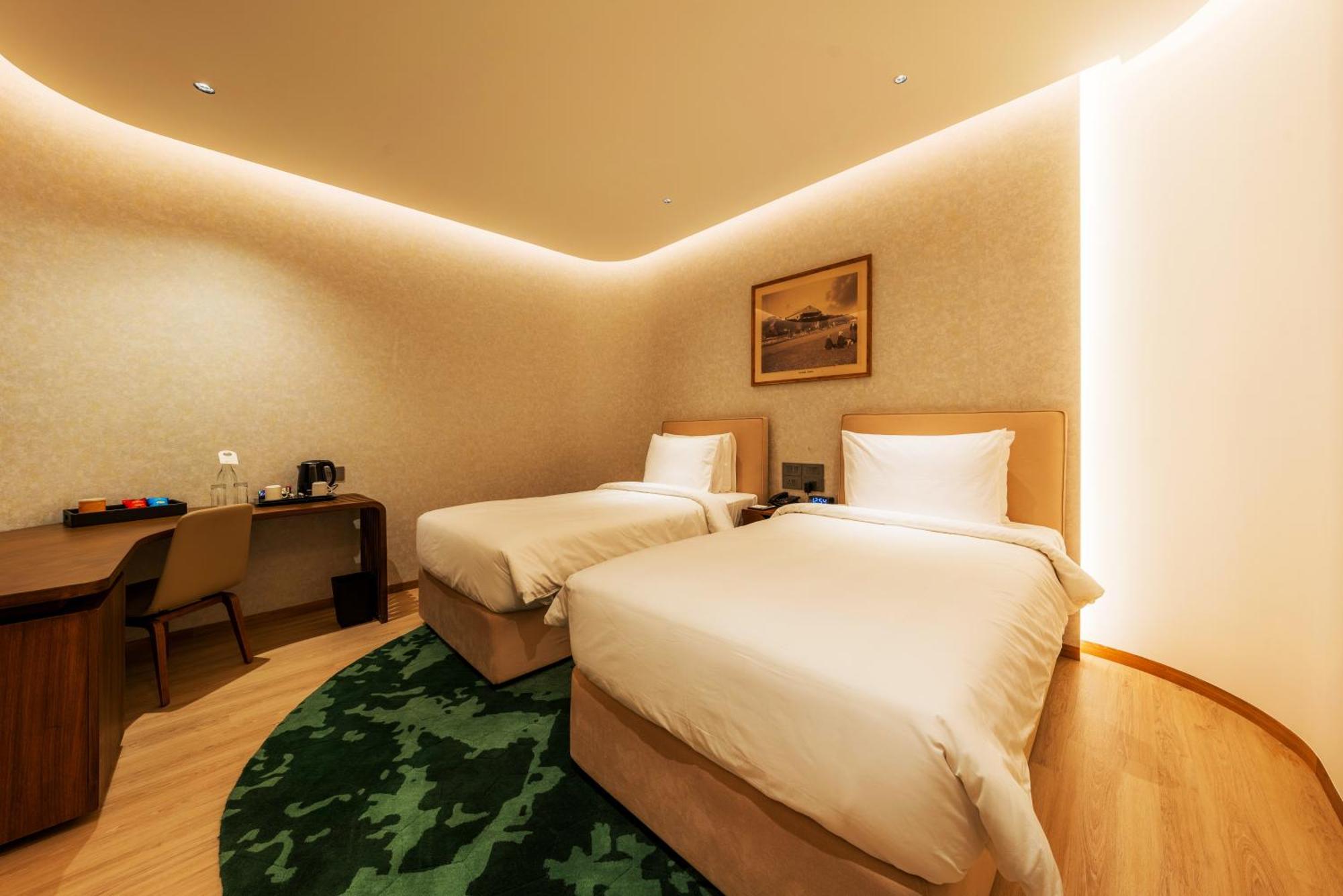 080 Transit Hotel, T2