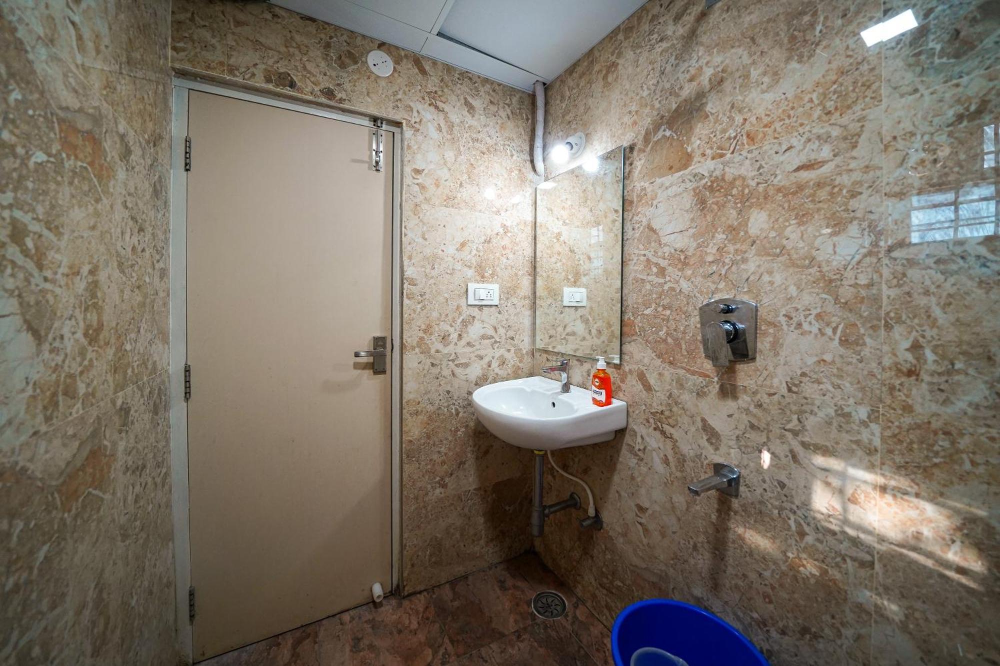 Open By Olive - Sai Luxury Comforts Hotel