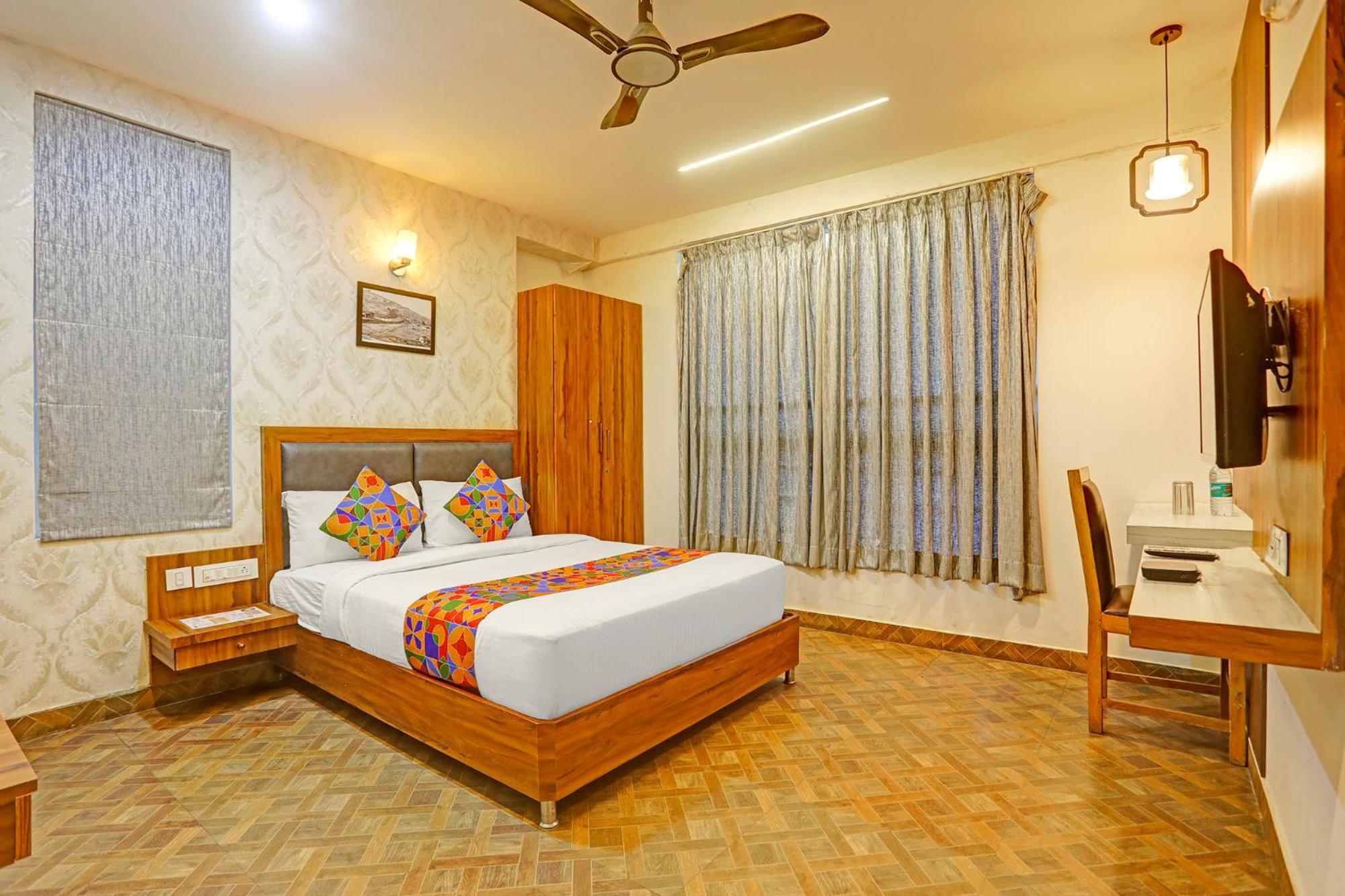 Fabhotel Emerald
