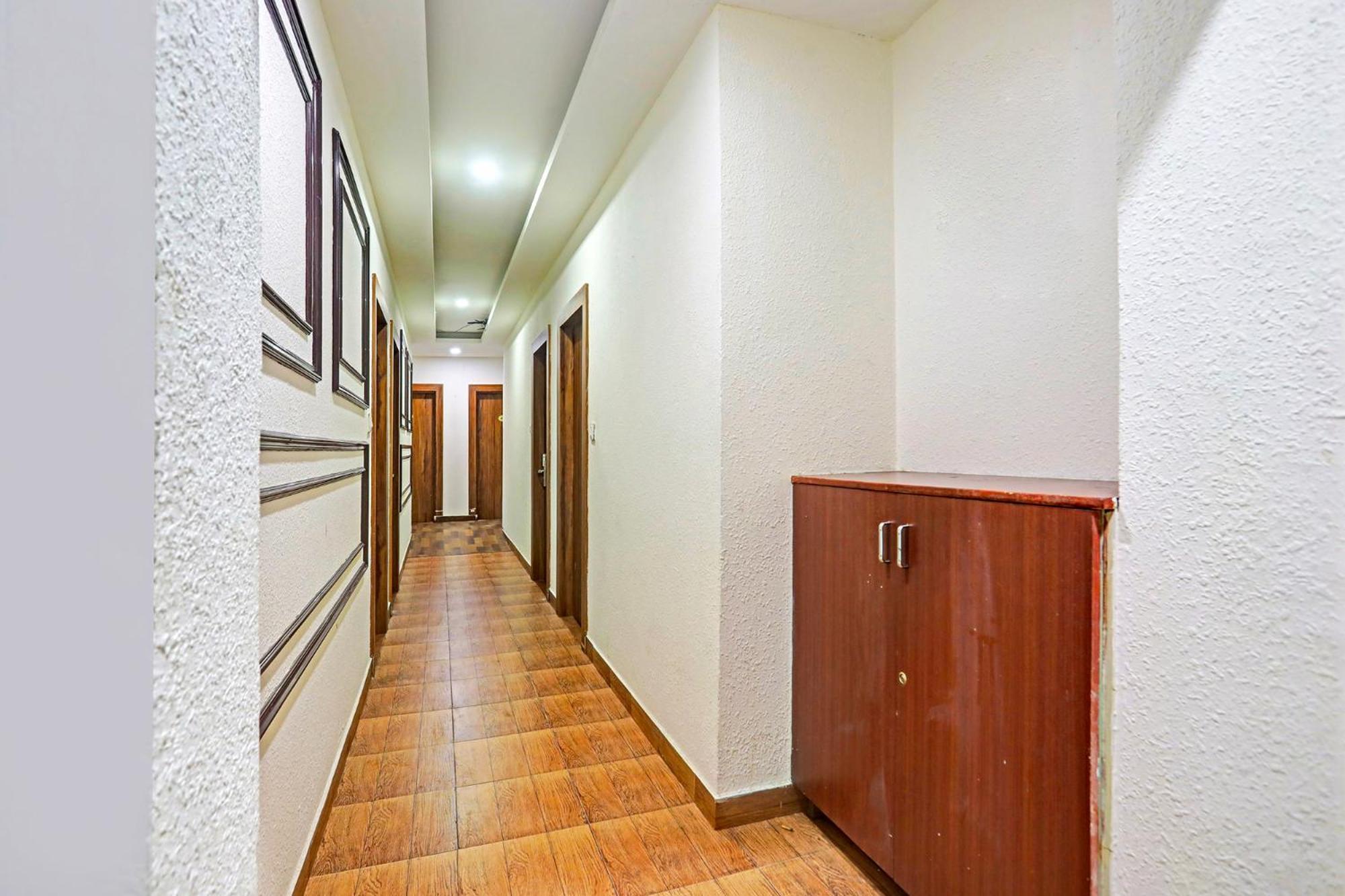 Hotel Fabhotel Emerald