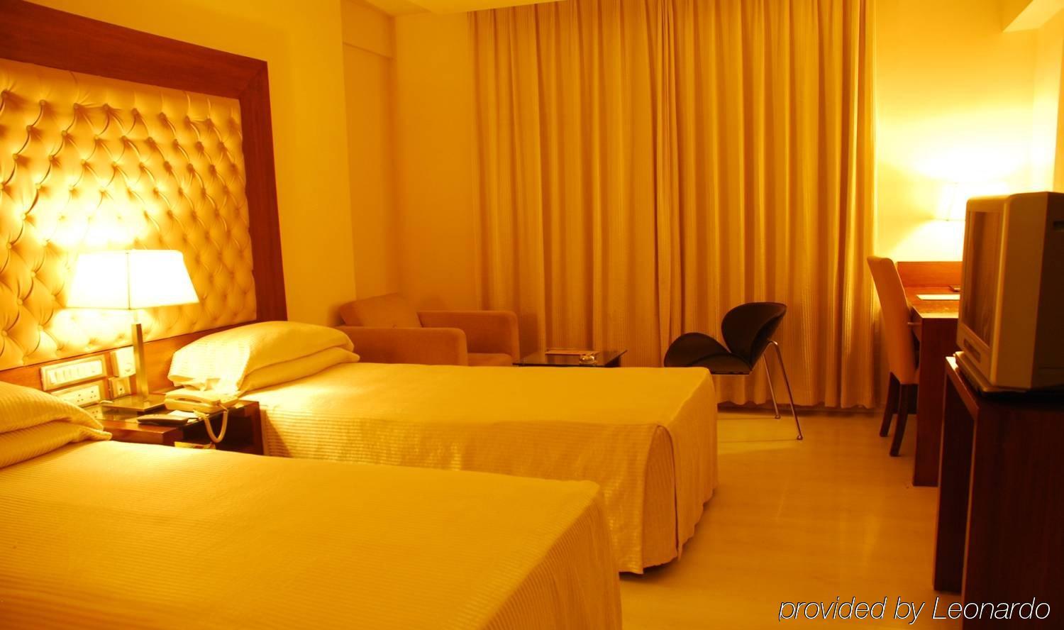 Hotel The Chevron Bangalore