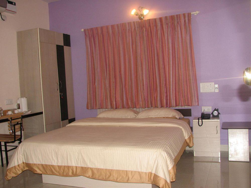 Hotel Maple Leaf 2*