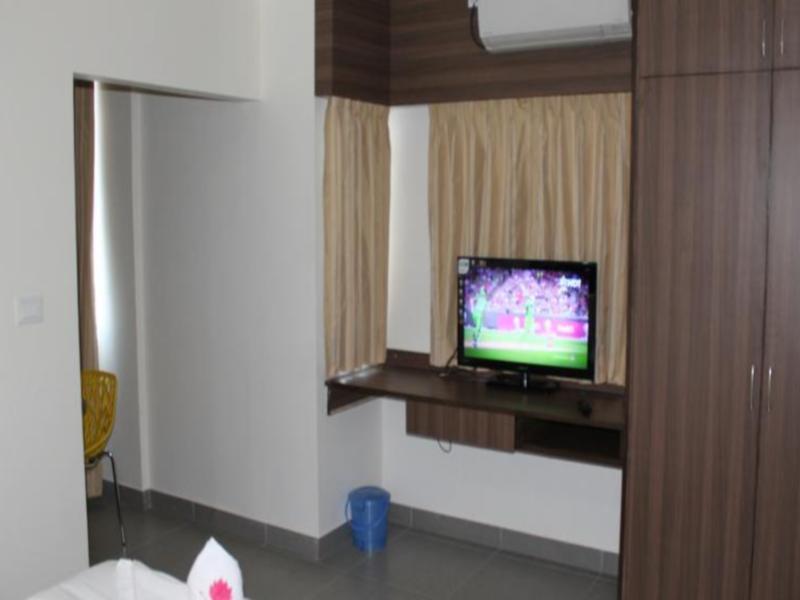 Oyo Indiranagar Old Airport Road Hotel