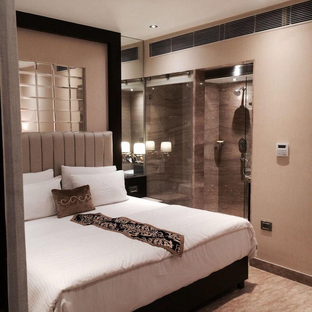 Hotel Royal Orchid Bangalore, Mg Road 4*