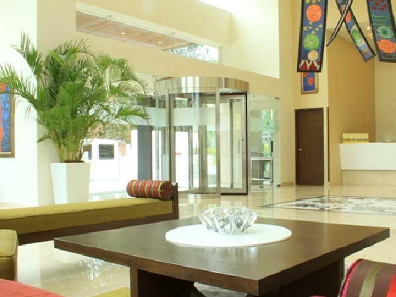 Lemon Tree Premier, Ulsoor Lake, Hotel Bangalore