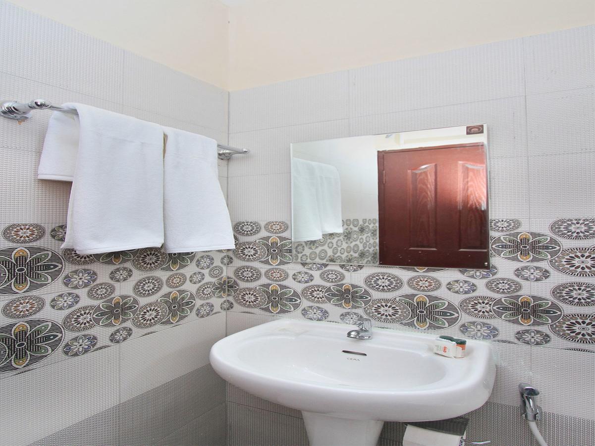 Oyo 11058 Shelton Manayata Bangalore