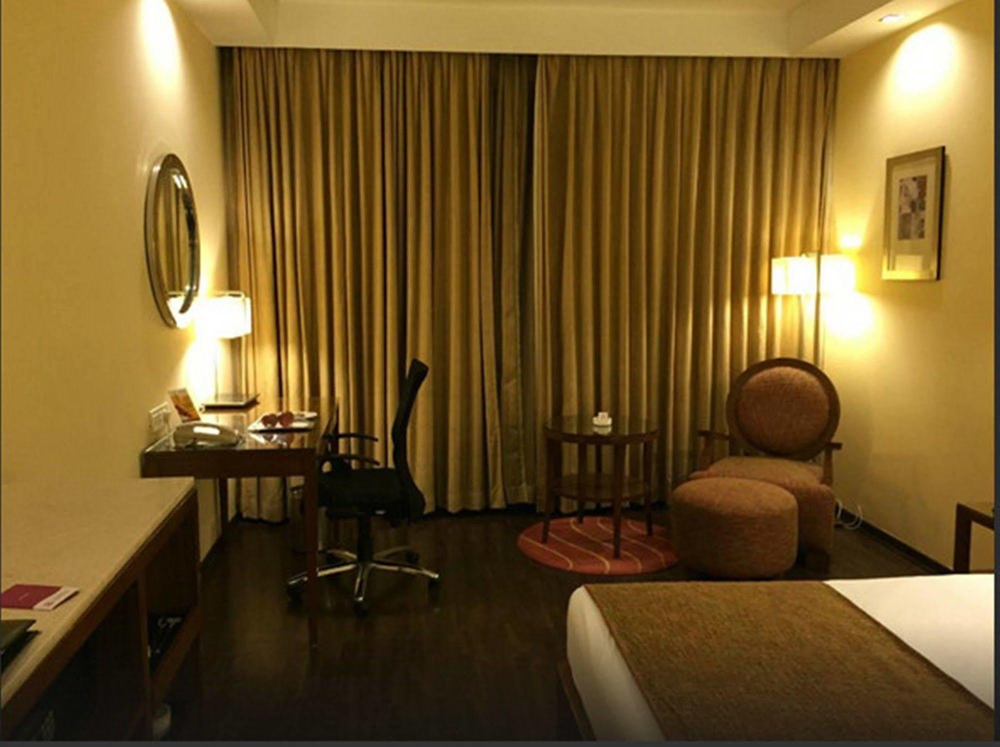 Royal Orchid Bangalore, Mg Road Hotel