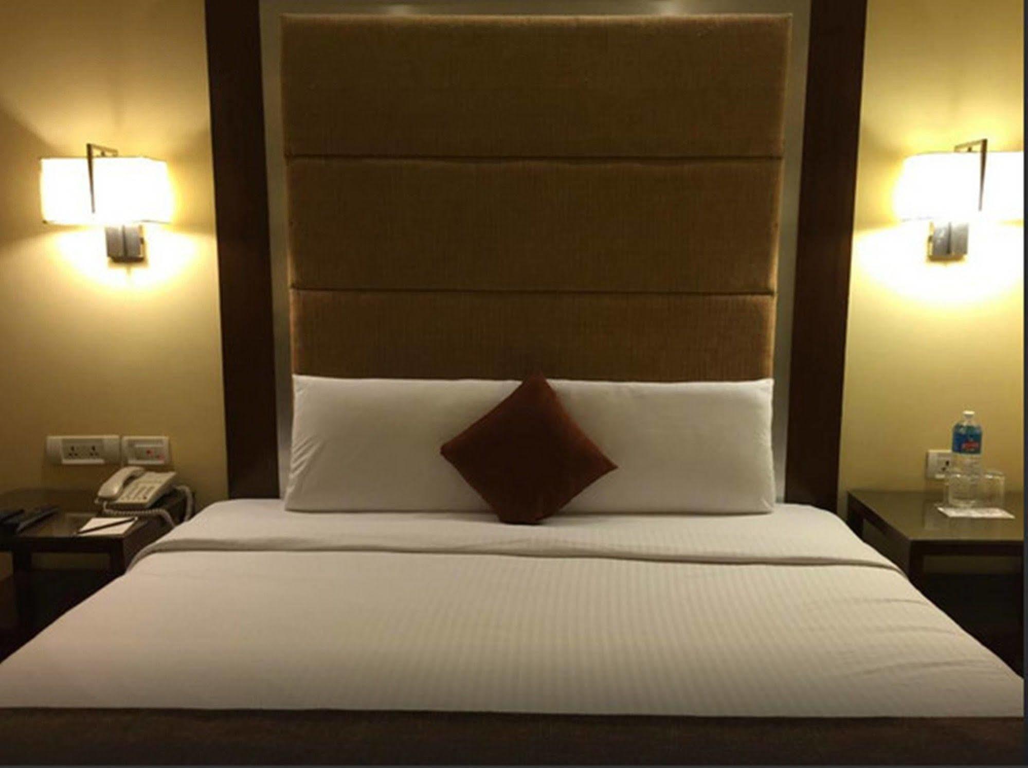 Hotel Royal Orchid Bangalore, Mg Road 4*