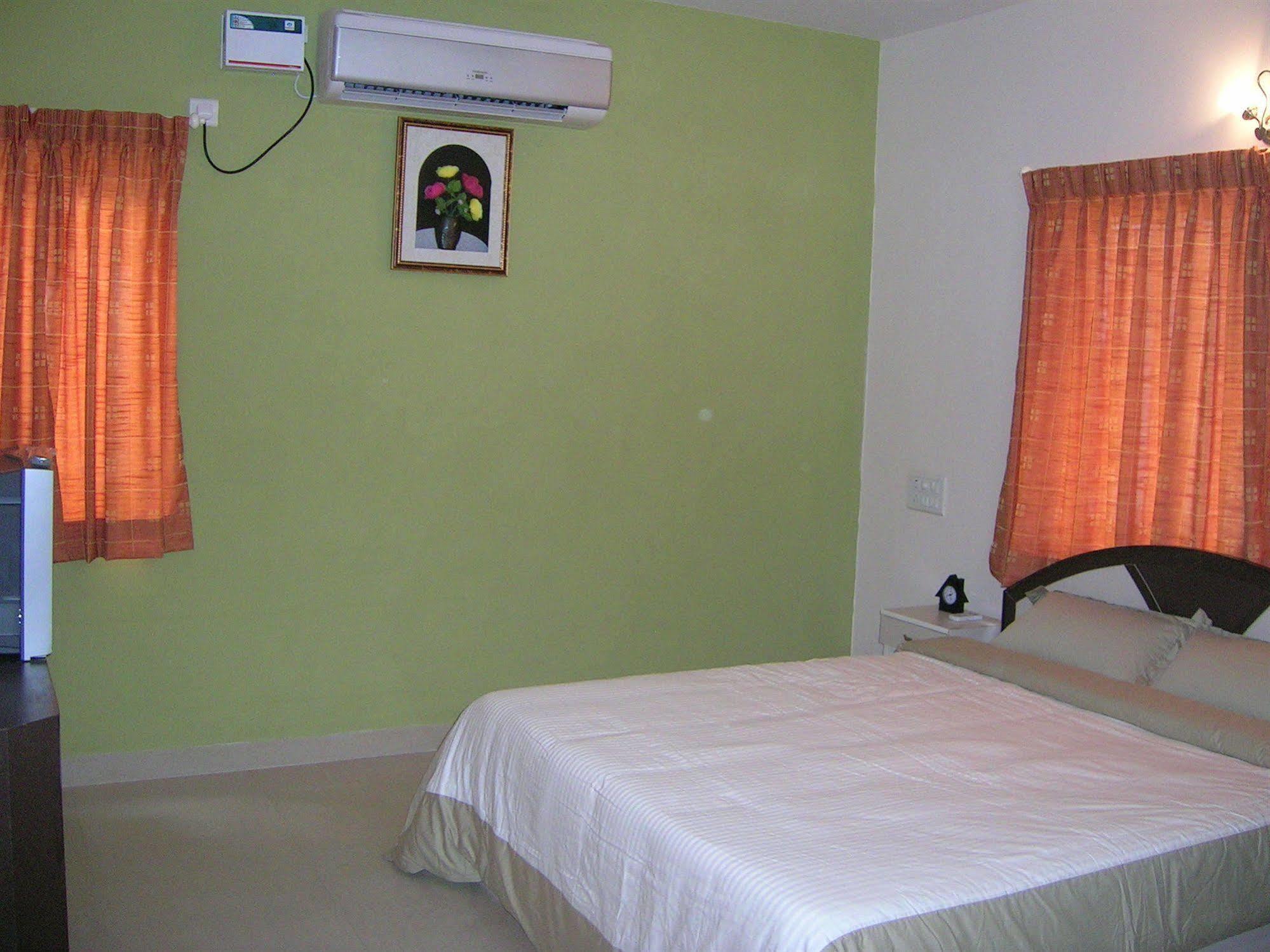 Maple Leaf Hotel