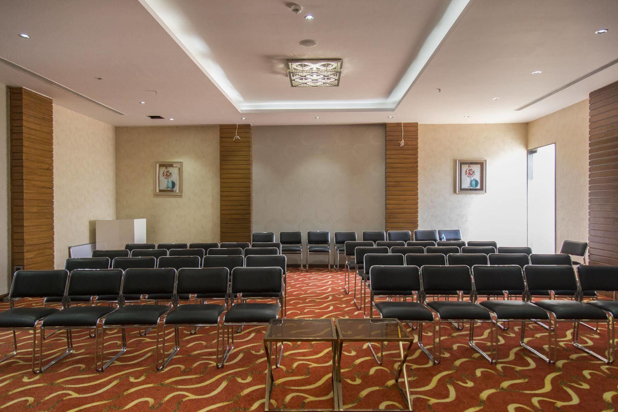 Hotel Collection O 30018 Ramee Electronic