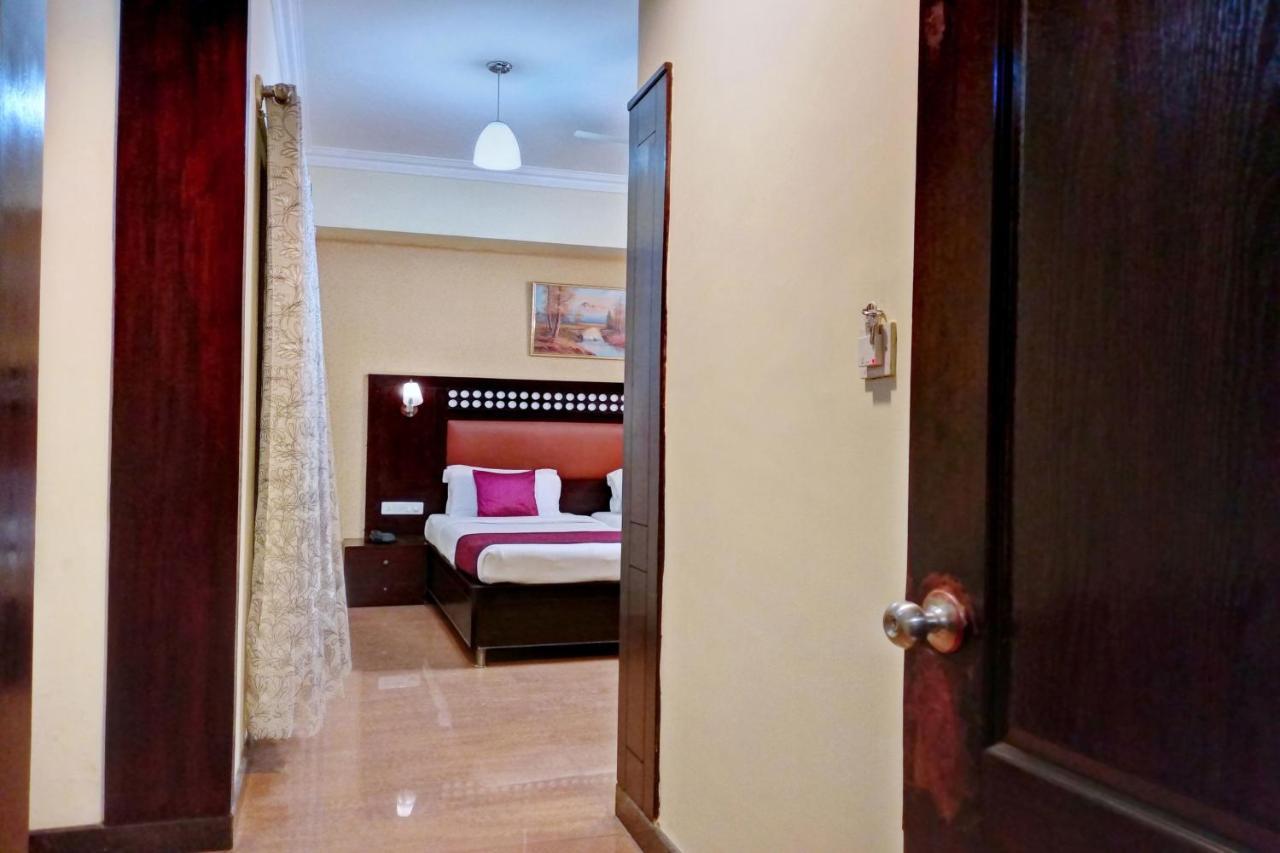 Oyo 10437 Hibiscus Hotel 3*