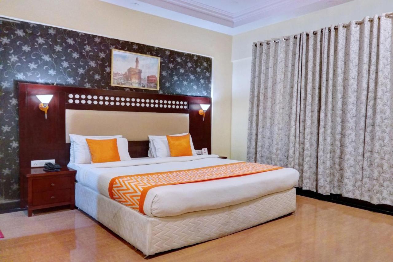Oyo 10437 Hibiscus Hotel
