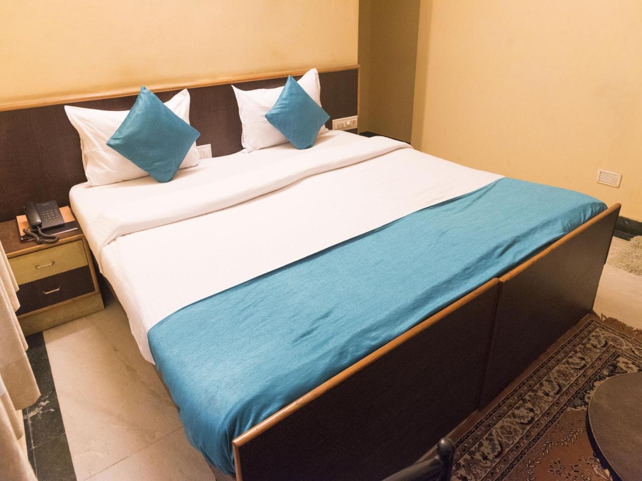 Oyo 4606 Maple Hotel