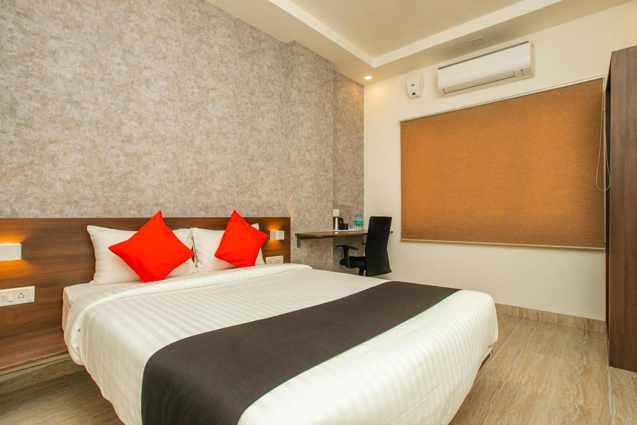 Capital O 25030 D'brooks Hotel