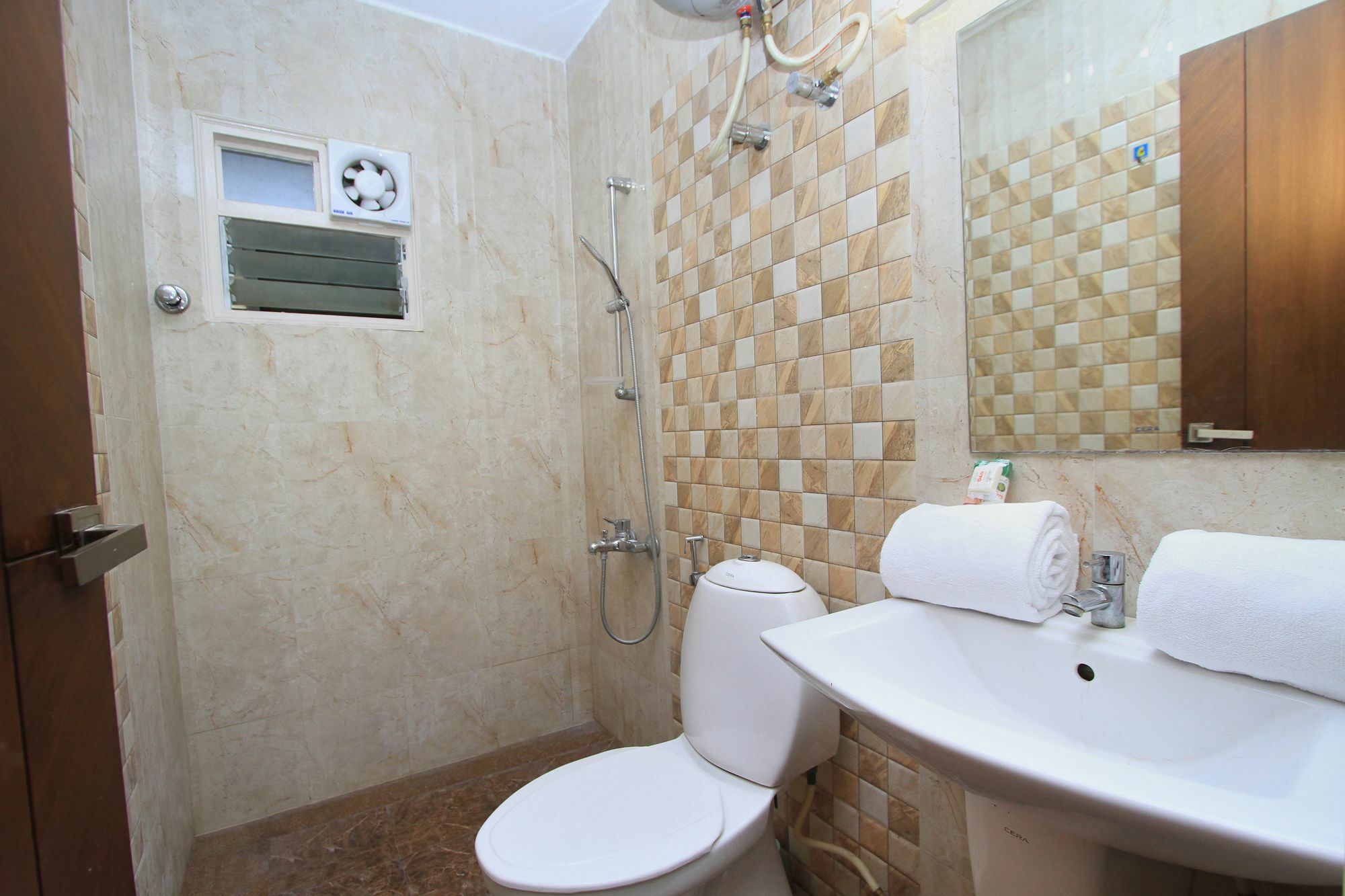 Hotel Oyo 664 Near Nagawara Flyover Bangalore