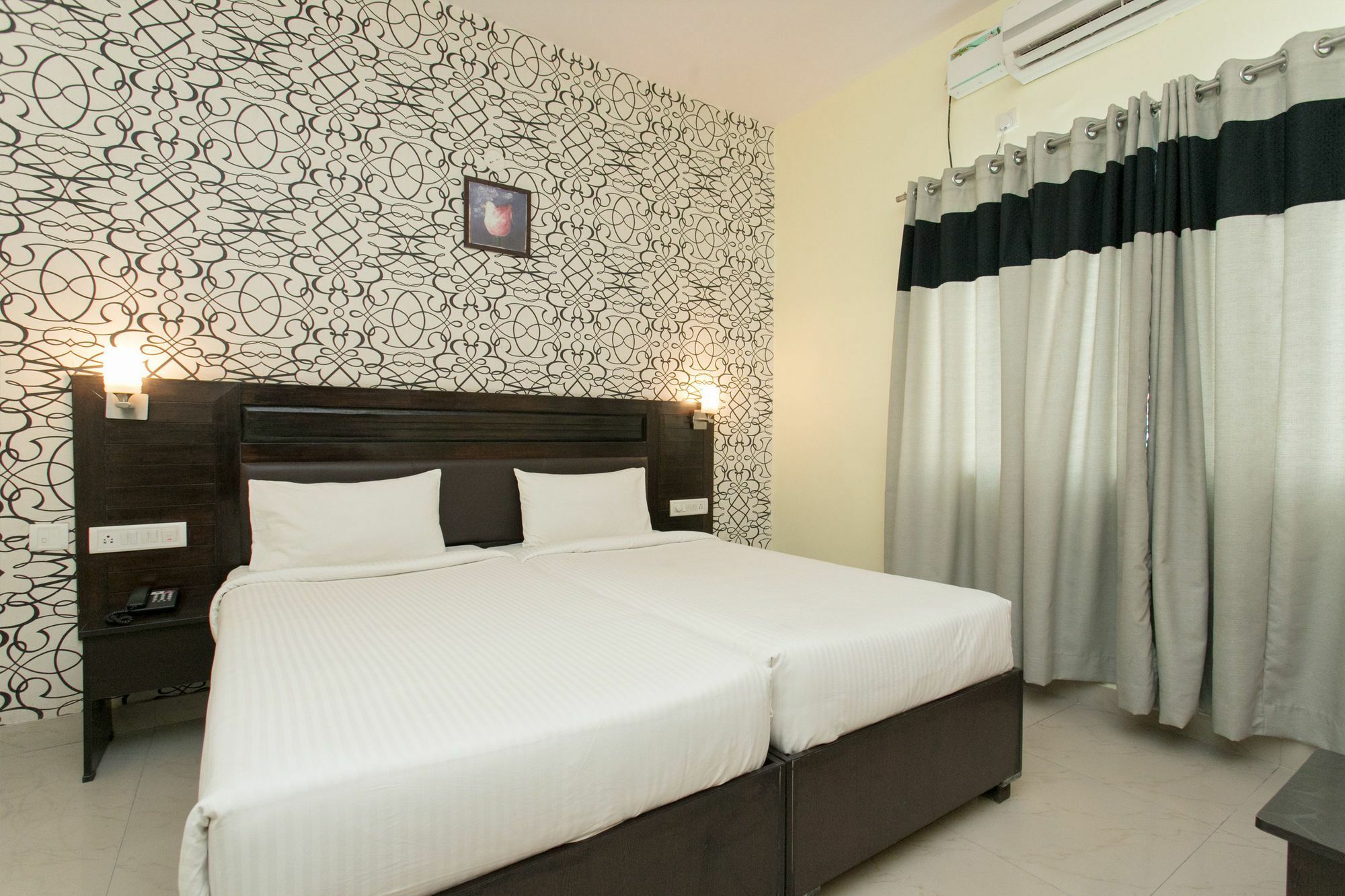 Hotel Oyo 10378 Hibiscus Mayflower