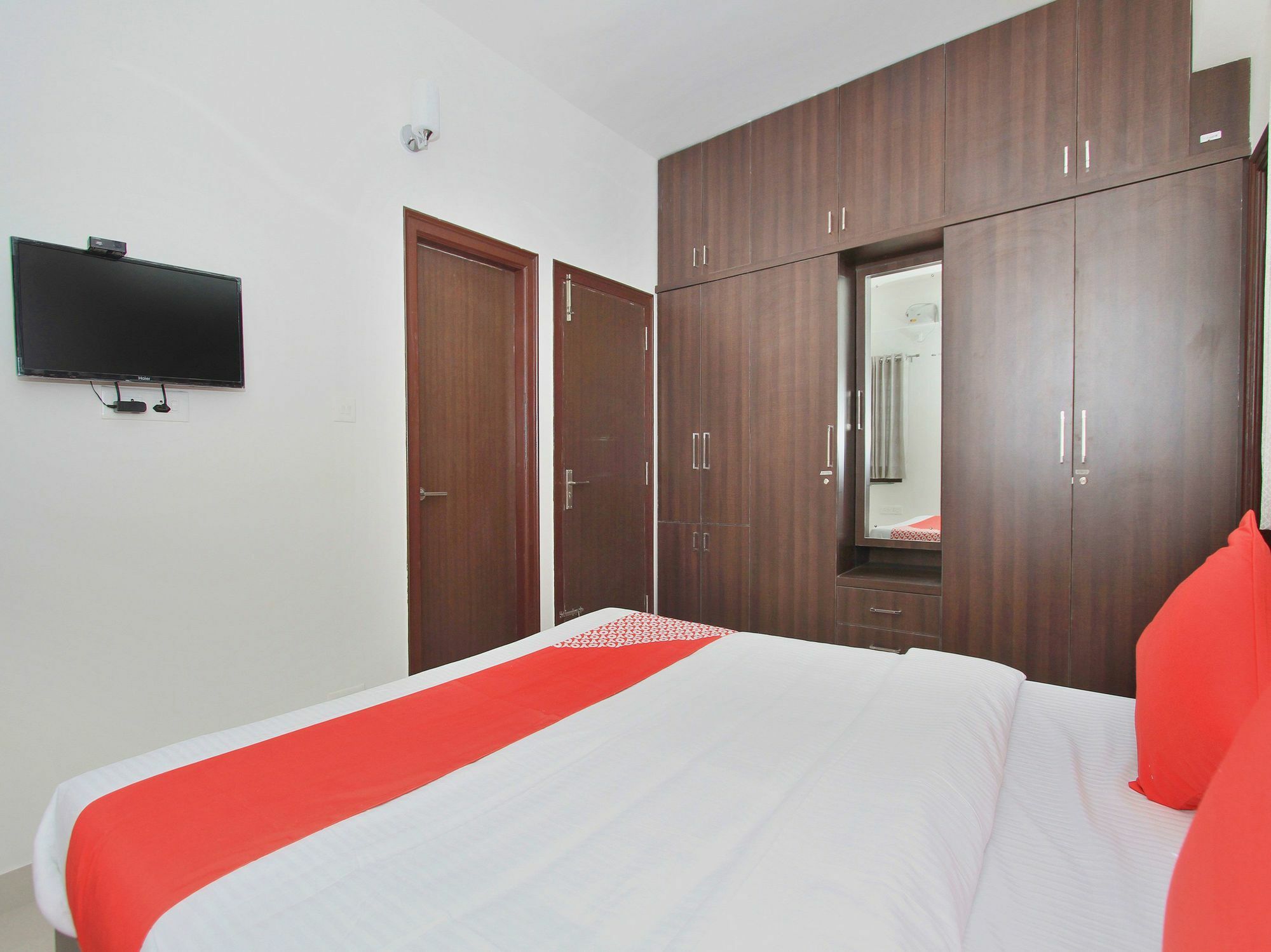 Oyo 11386 Resside Homes Hotel