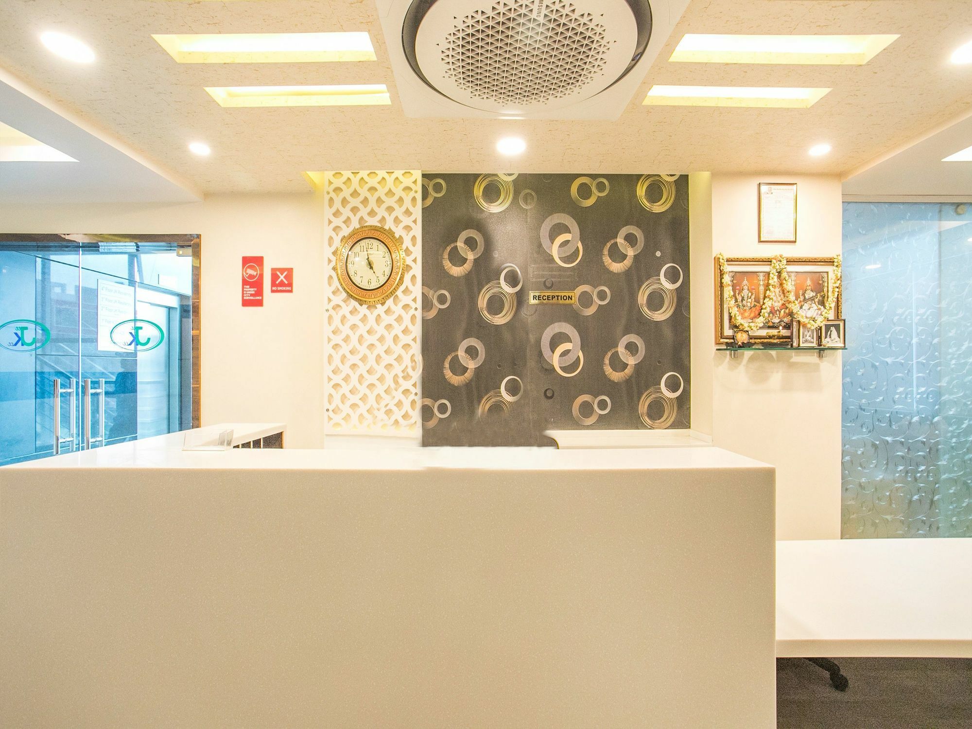 Capital O 15950 J K Residency Hotel 3*