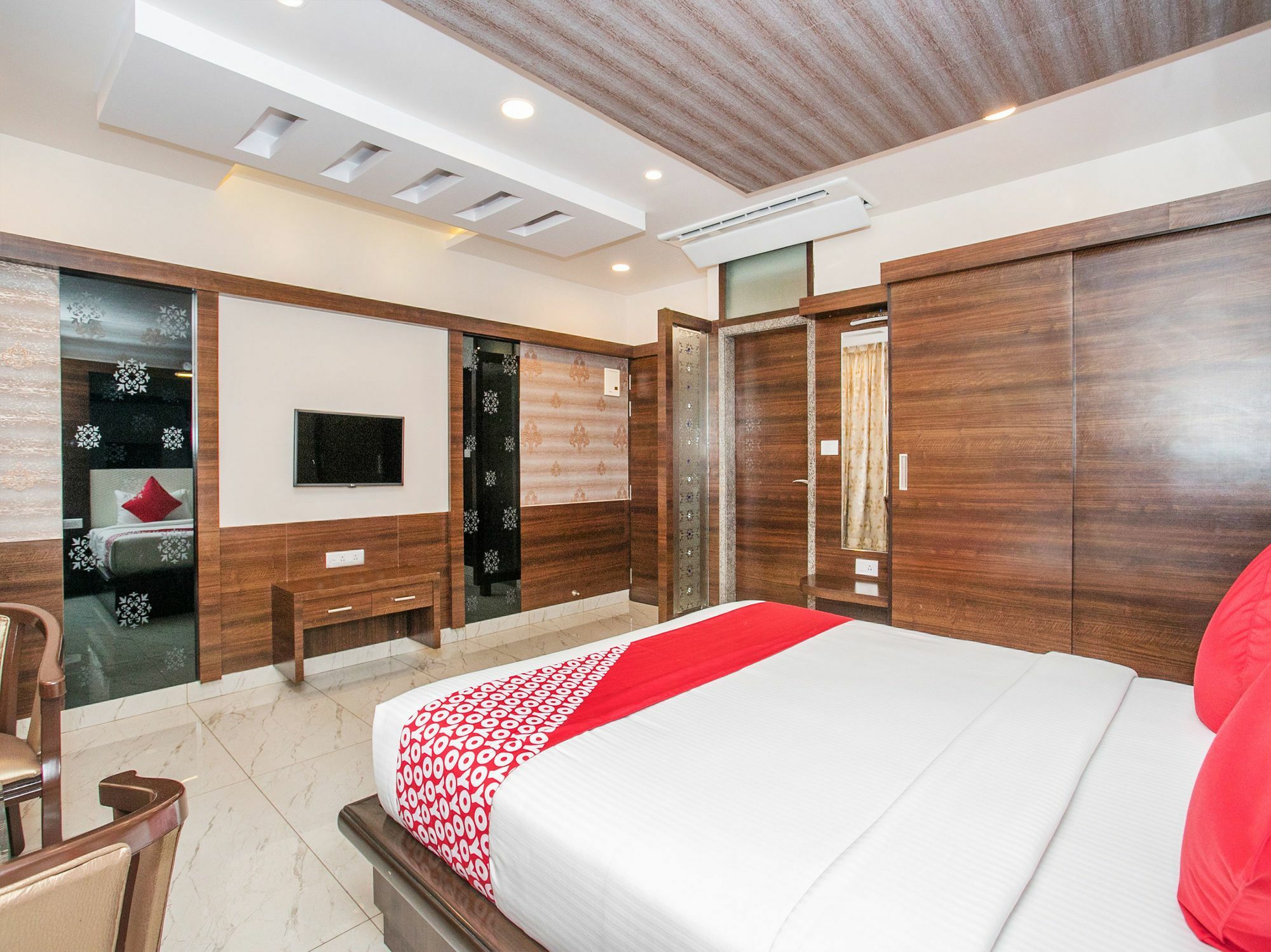 Capital O 15950 J K Residency Hotel 3*