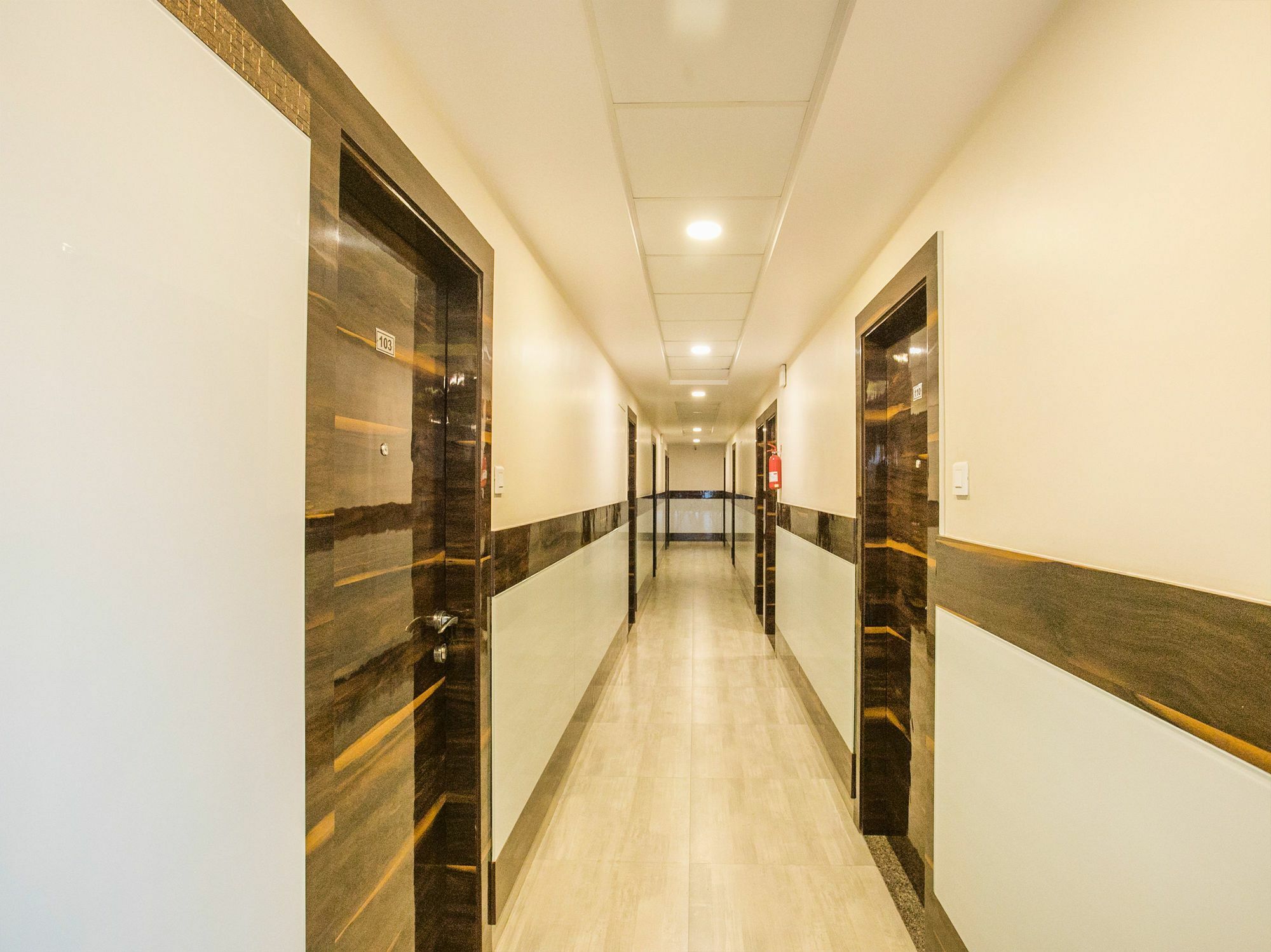 Capital O 15950 J K Residency Hotel 3*