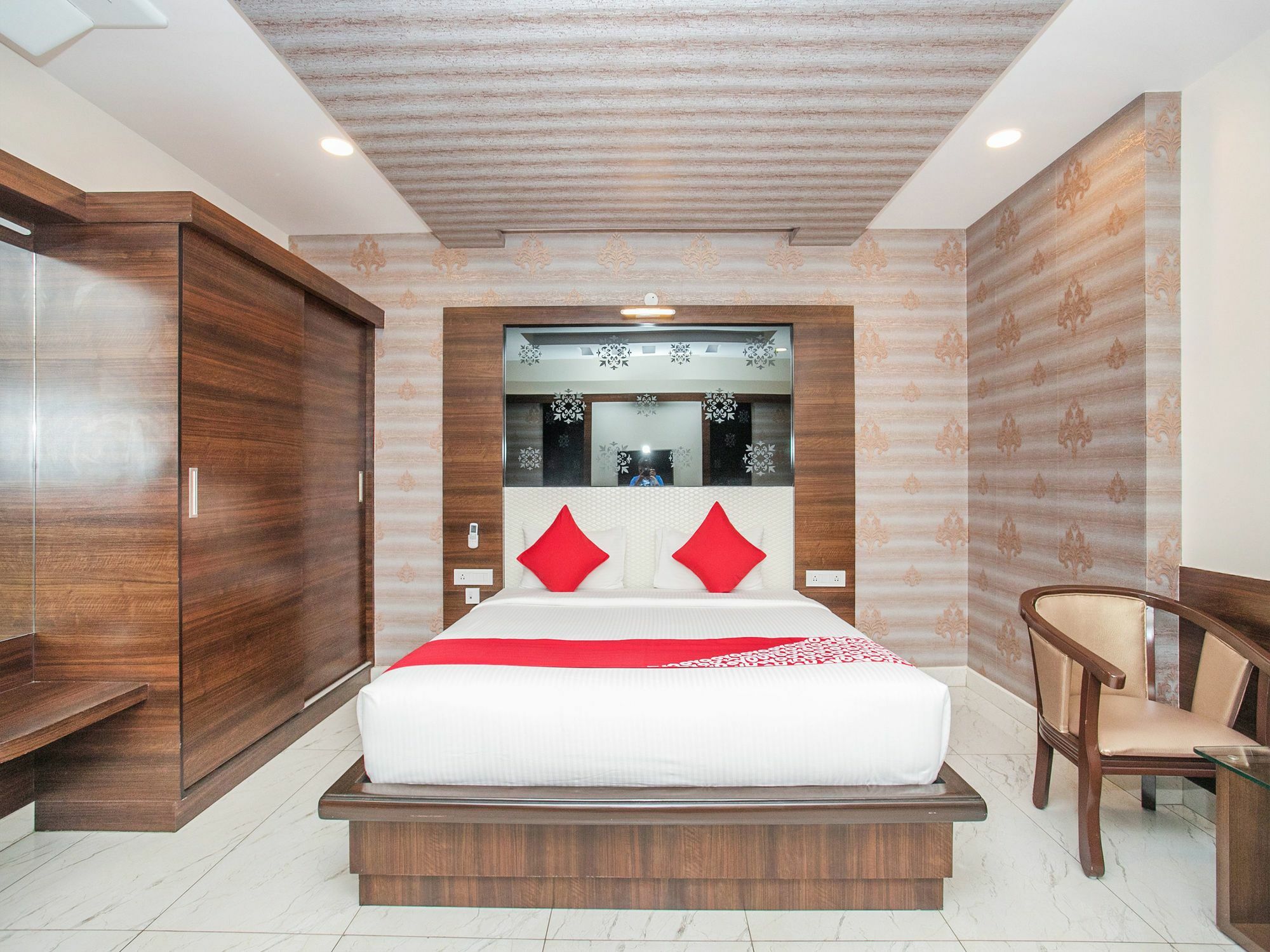 Capital O 15950 J K Residency Hotel 3*