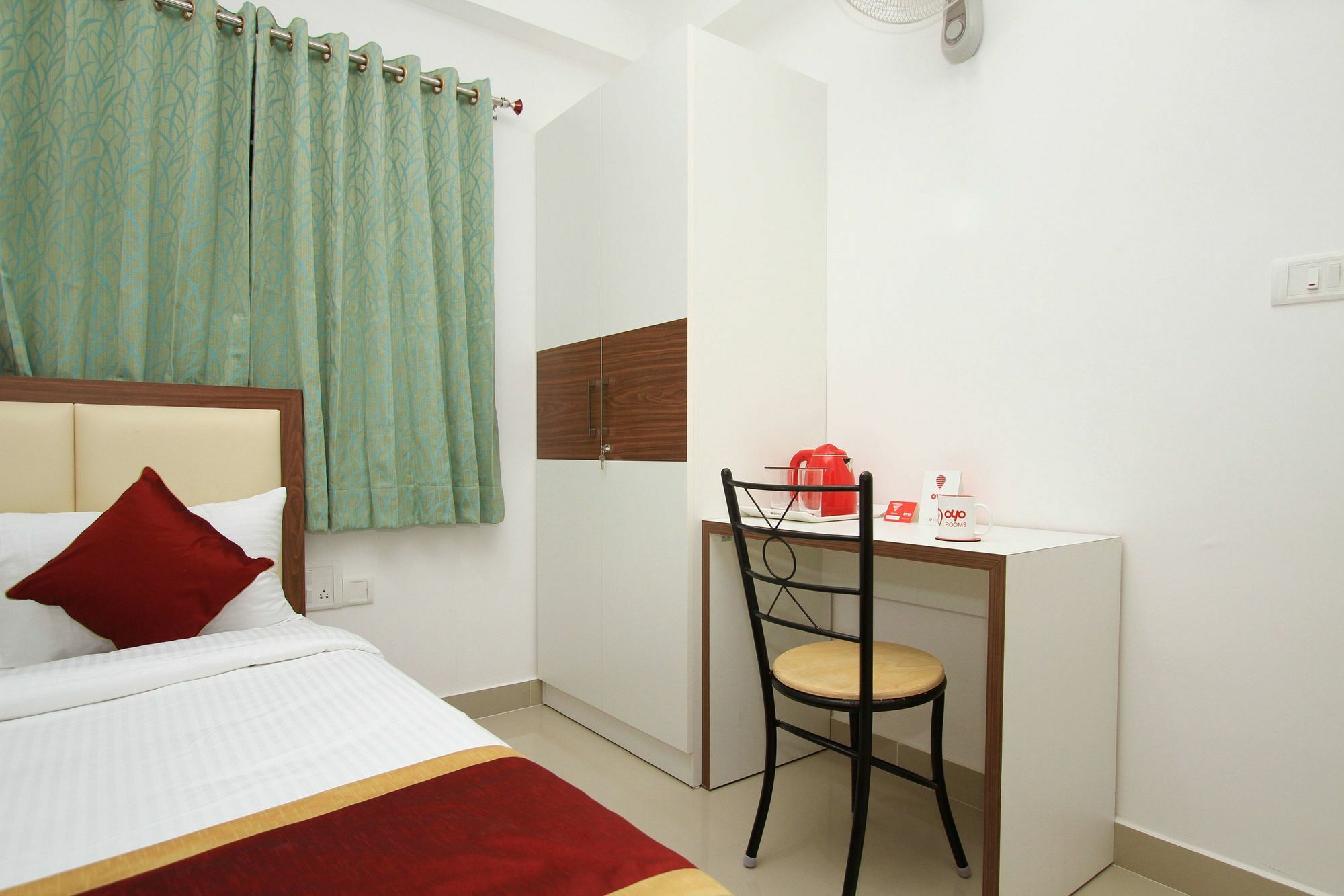 Hotel Oyo 4767 Royal Park
