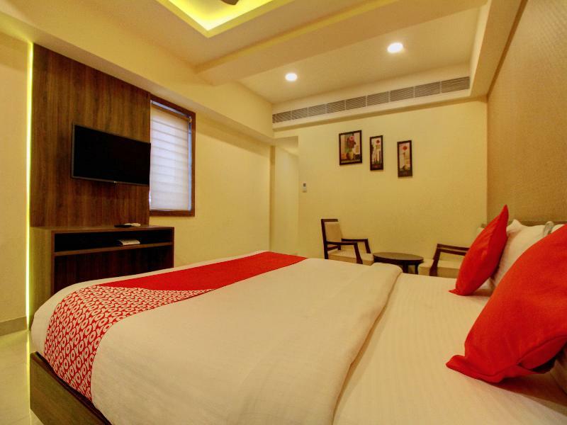 Hotel Oyo 8480 A2b Electronic 3*