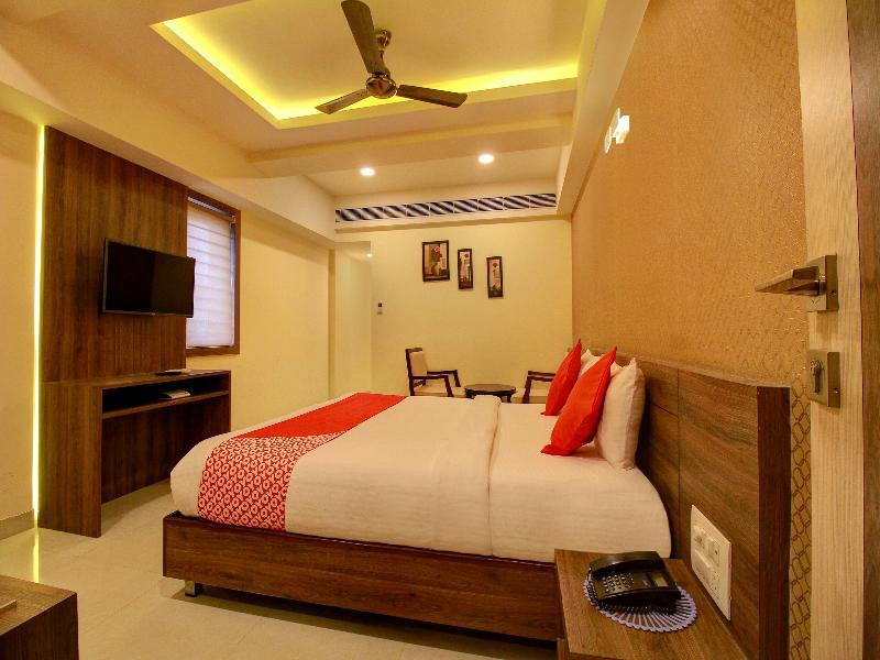 Hotel Oyo 8480 A2b Electronic 3*