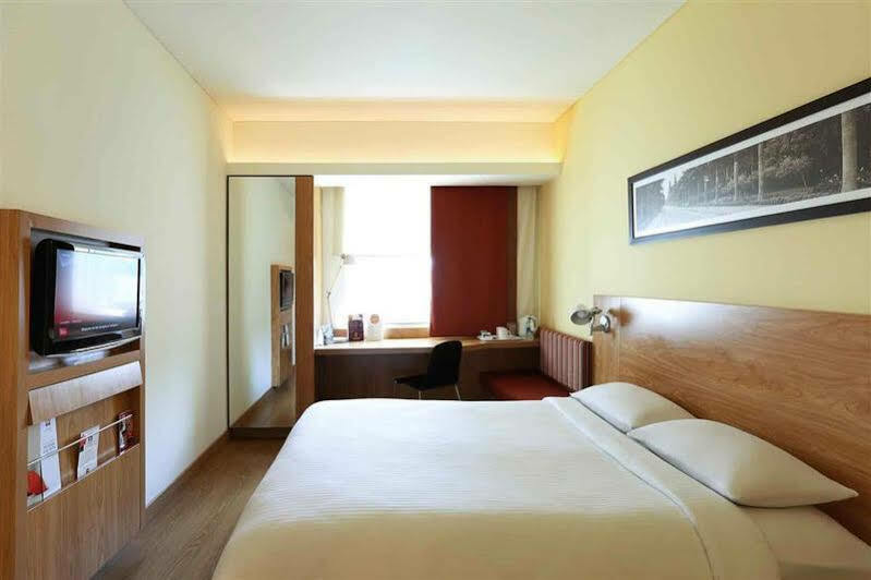 Hotel Ibis Outer Ring Road 4*