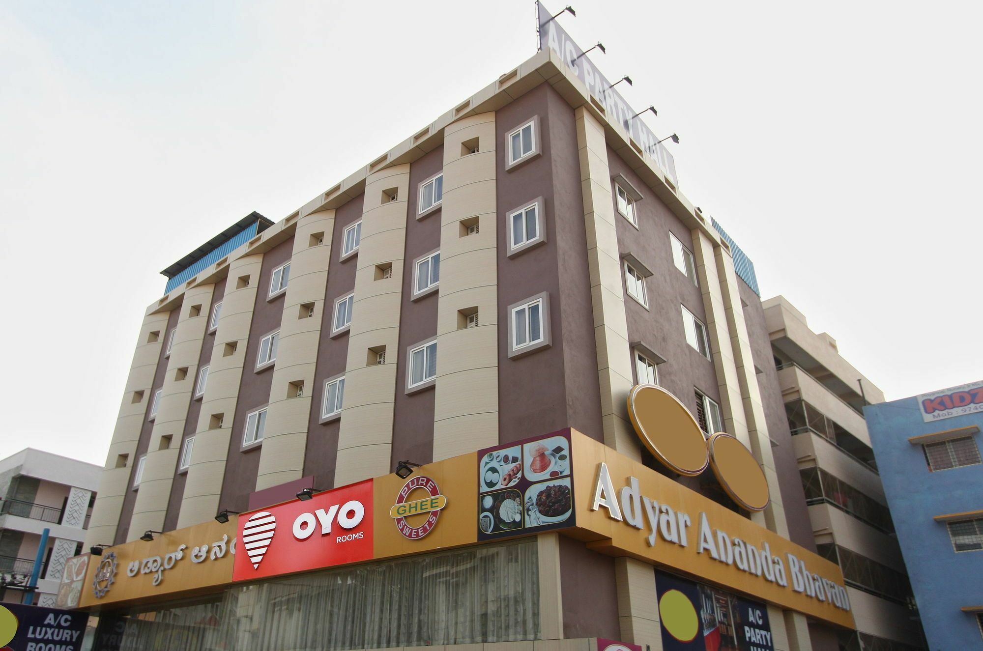 Hotel Oyo 8480 A2b Electronic