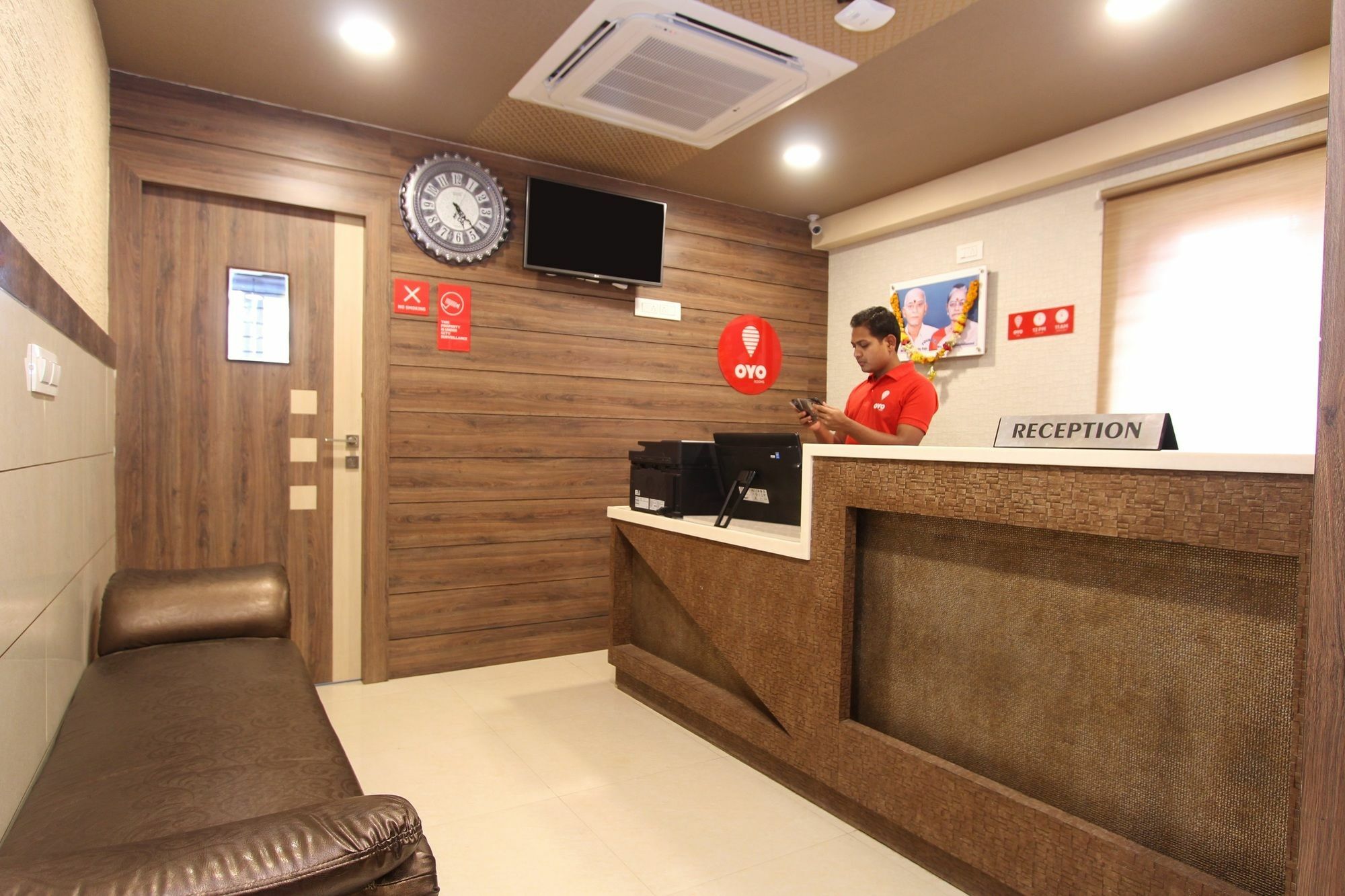 Oyo 8480 A2b Electronic Hotel Bangalore
