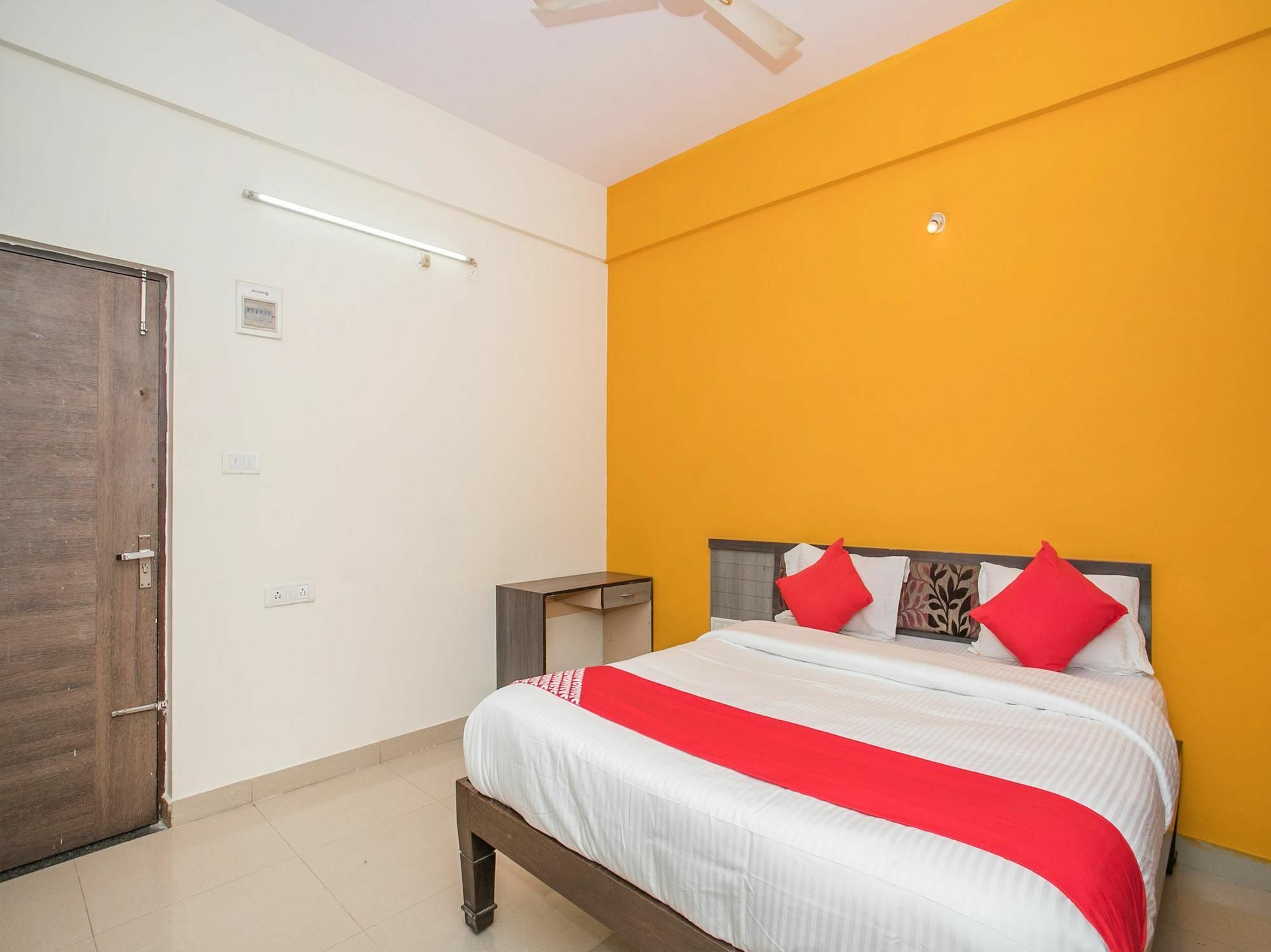 Hotel Oyo 15711 Athiti Residency Bangalore