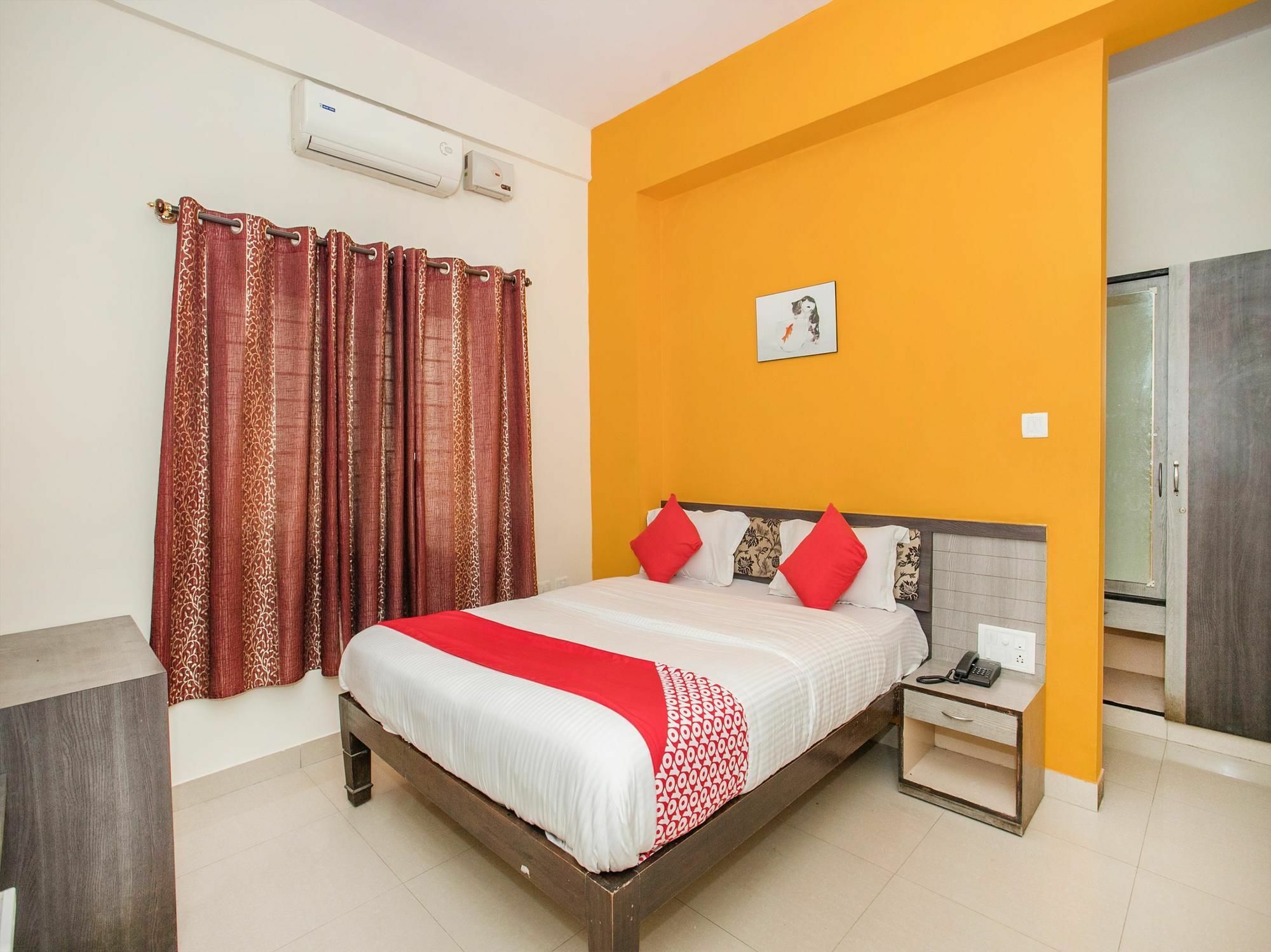 Hotel Oyo 15711 Athiti Residency
